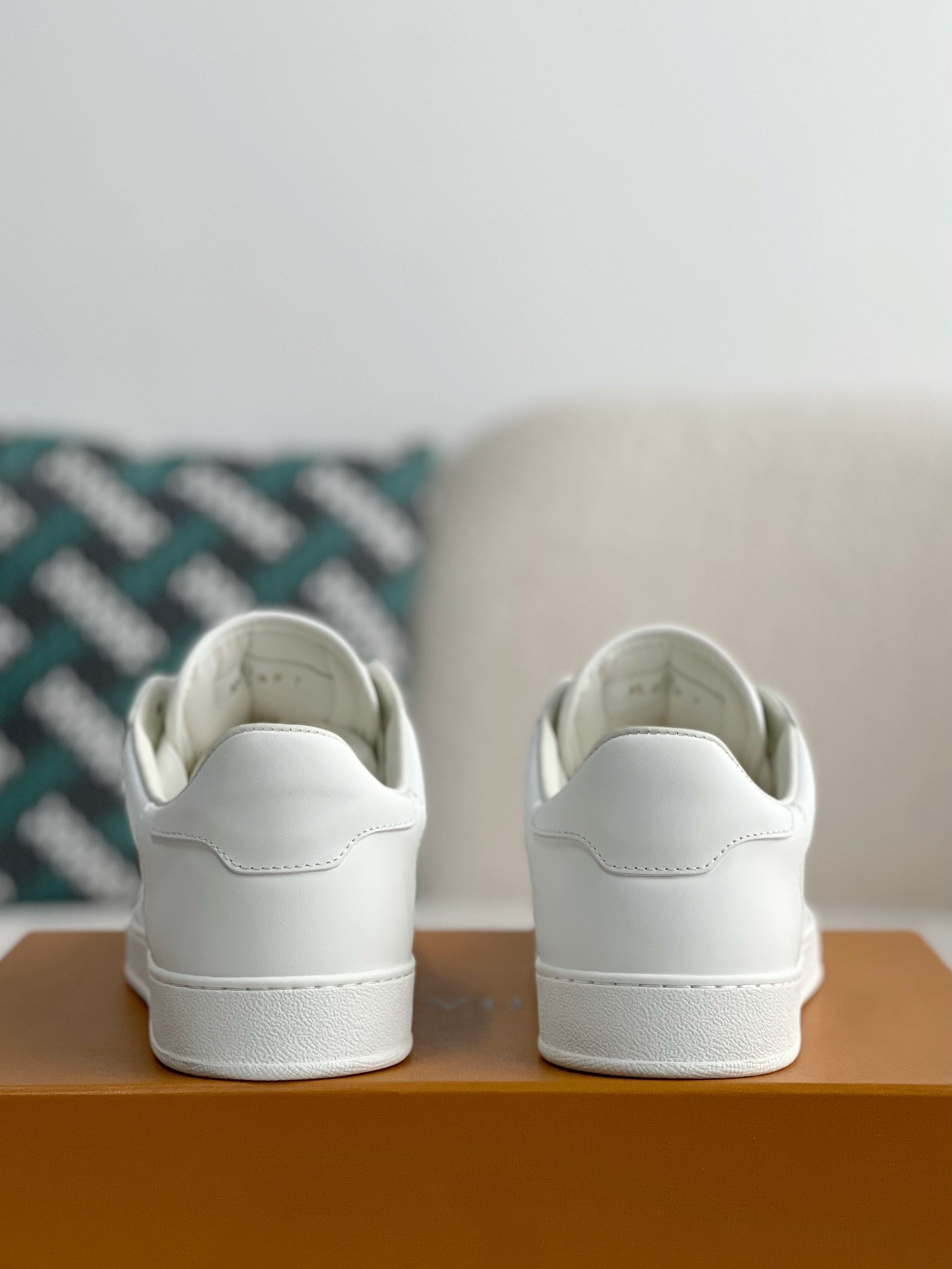 「#3217」LOUIS VUITTON RIVOLI SNEAKERS