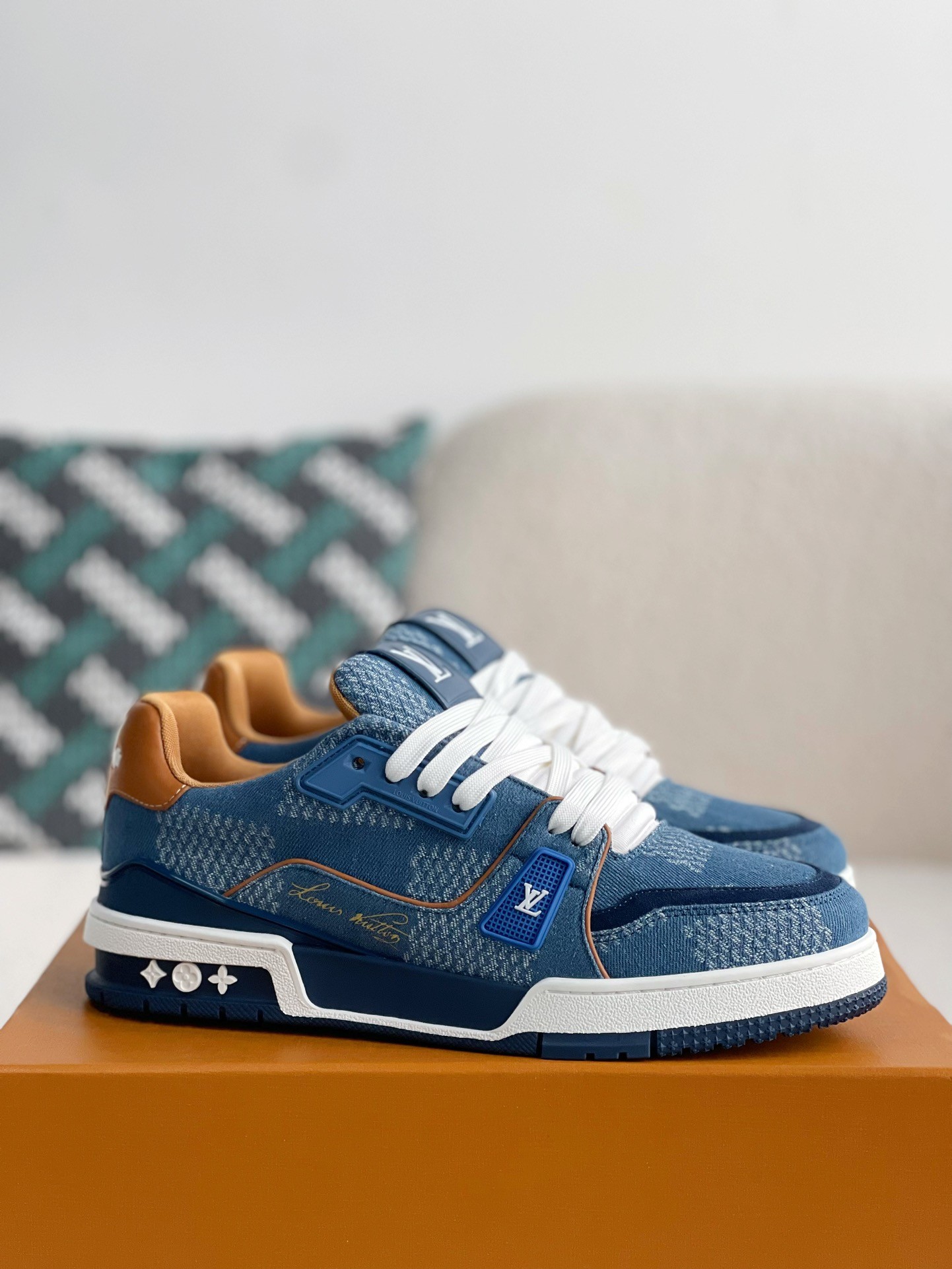 「#3124」LOUIS VUITTON SNEAKERS