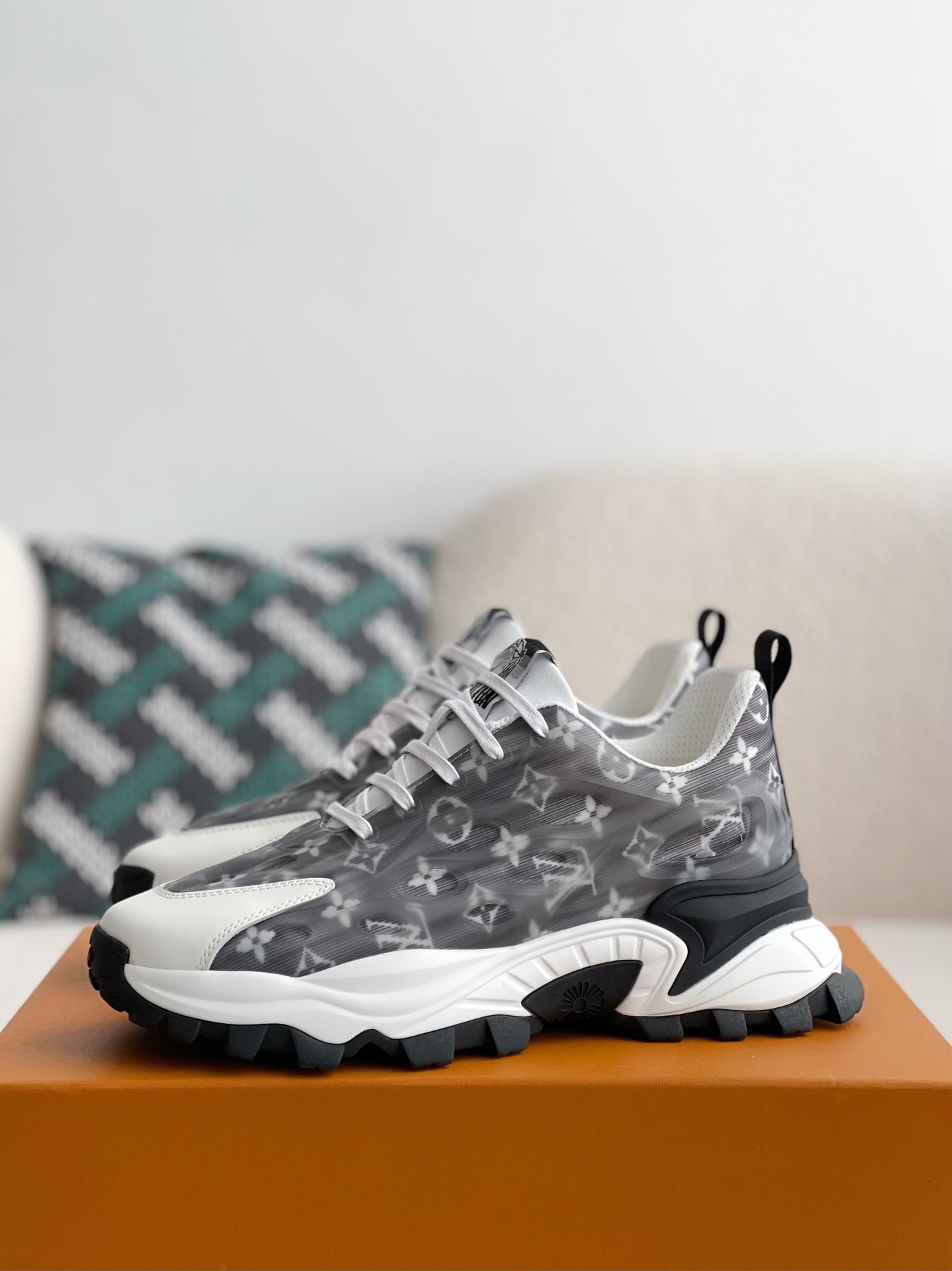 「#3690」LOUIS VUITTON CASUAL SNEAKERS