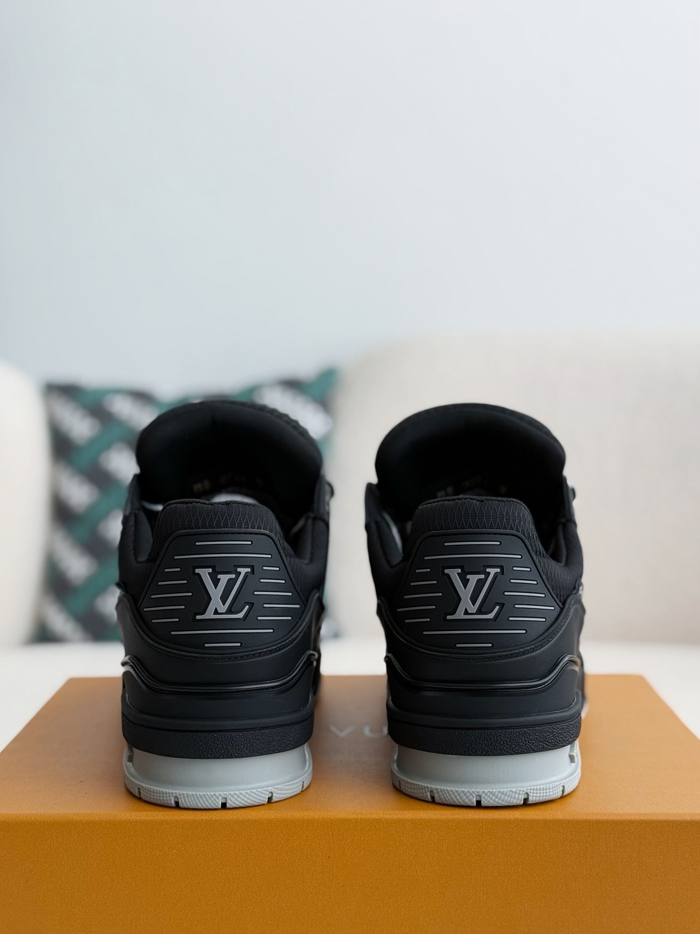 LOUIS VUITTON TRAINER SNEAKERS