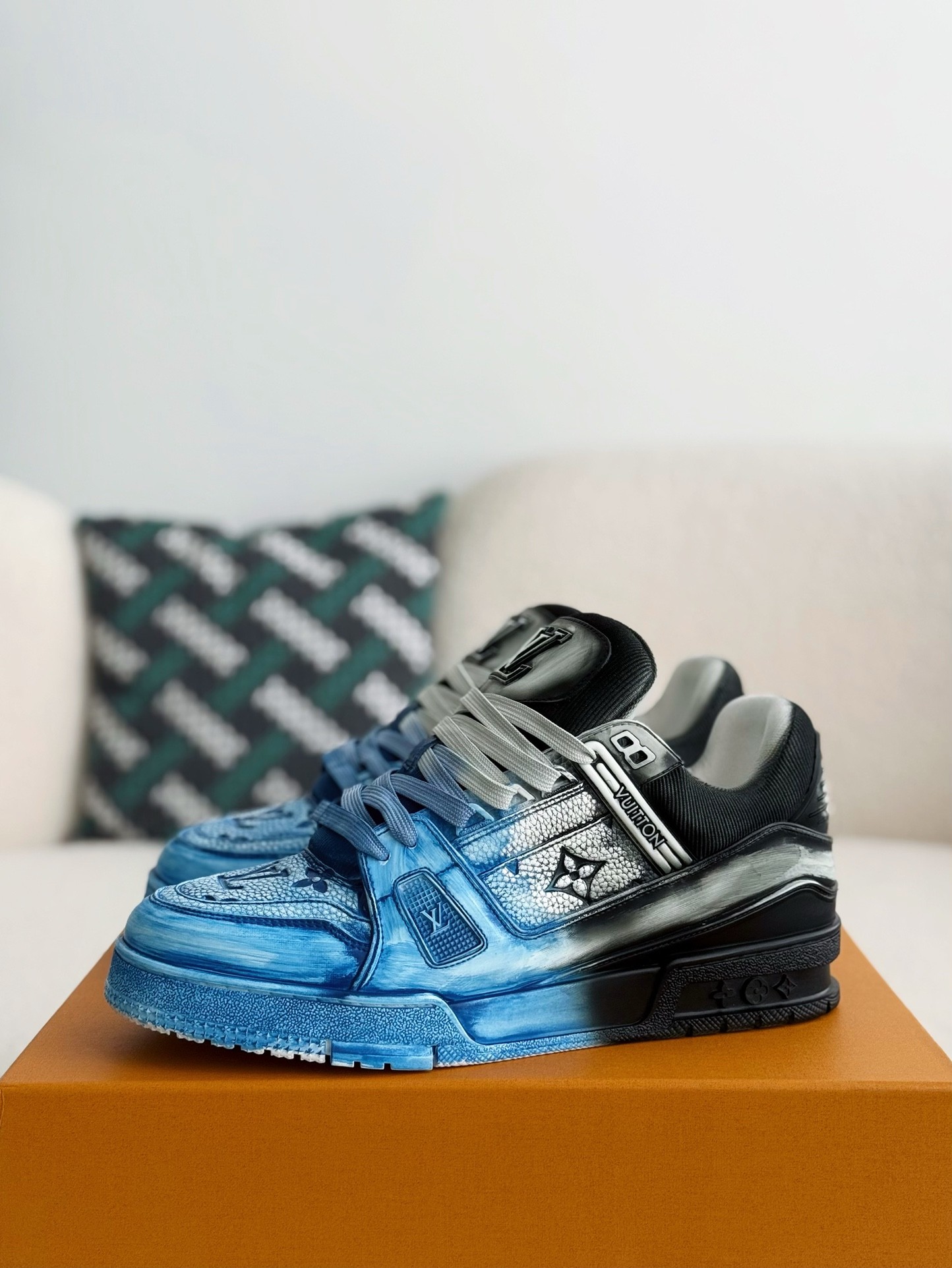 LOUIS VUITTON TRAINER SNEAKERS