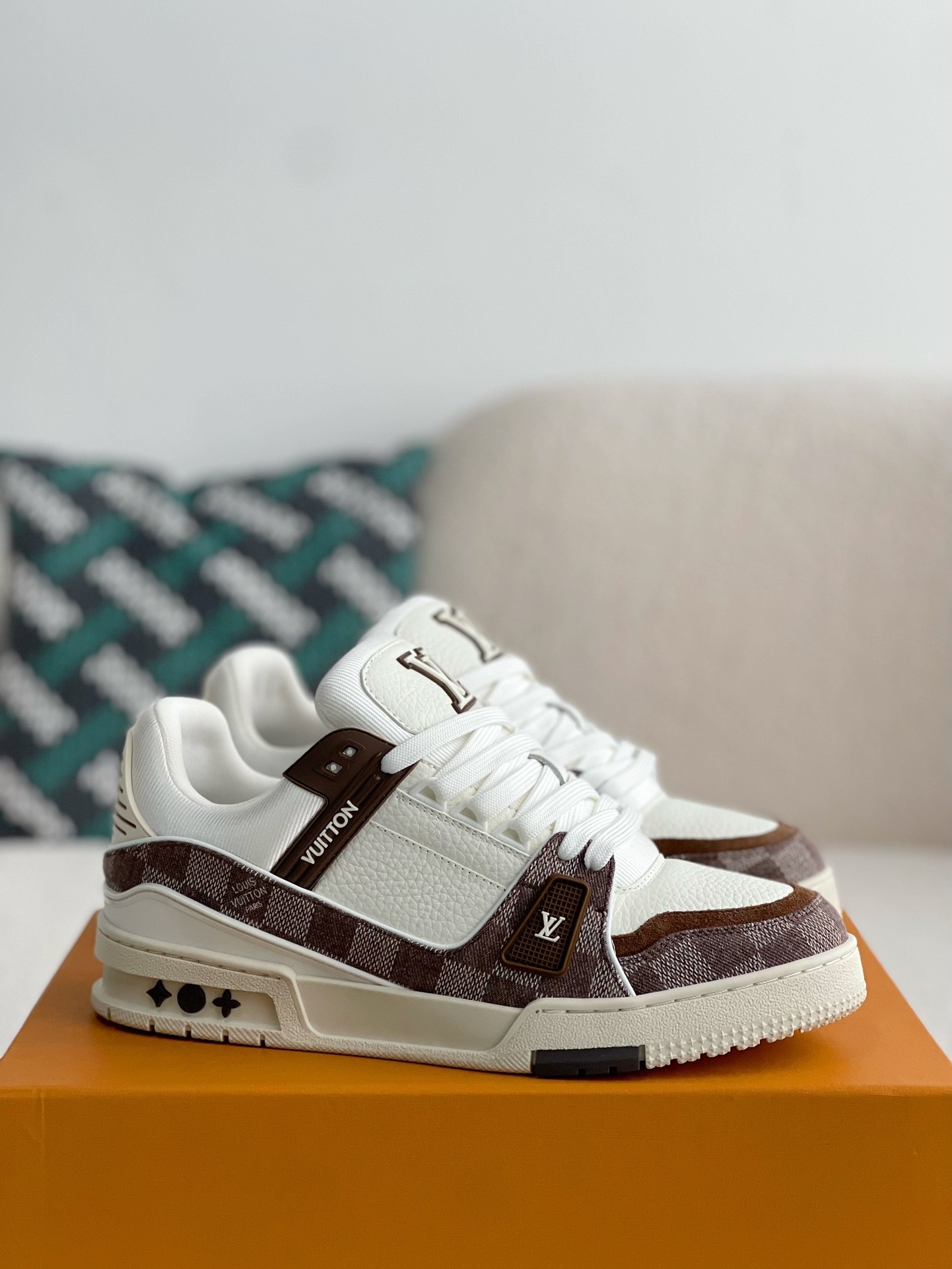 「#3135」 LOUIS VUITTON TRAINER SNEAKERS