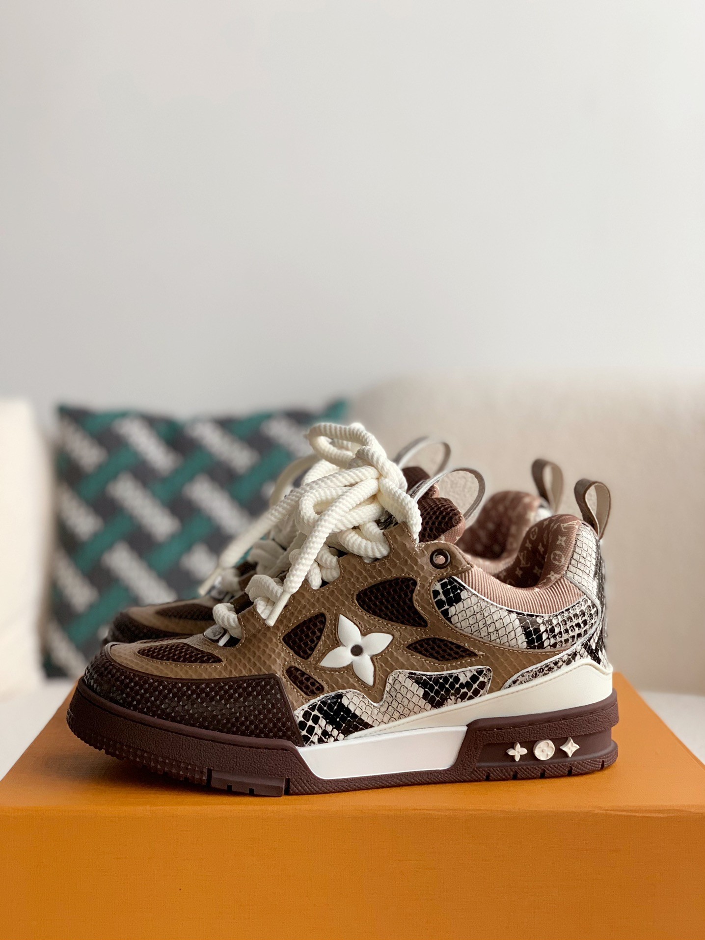 「#1977」LOUIS VUITTON NEW SKATE