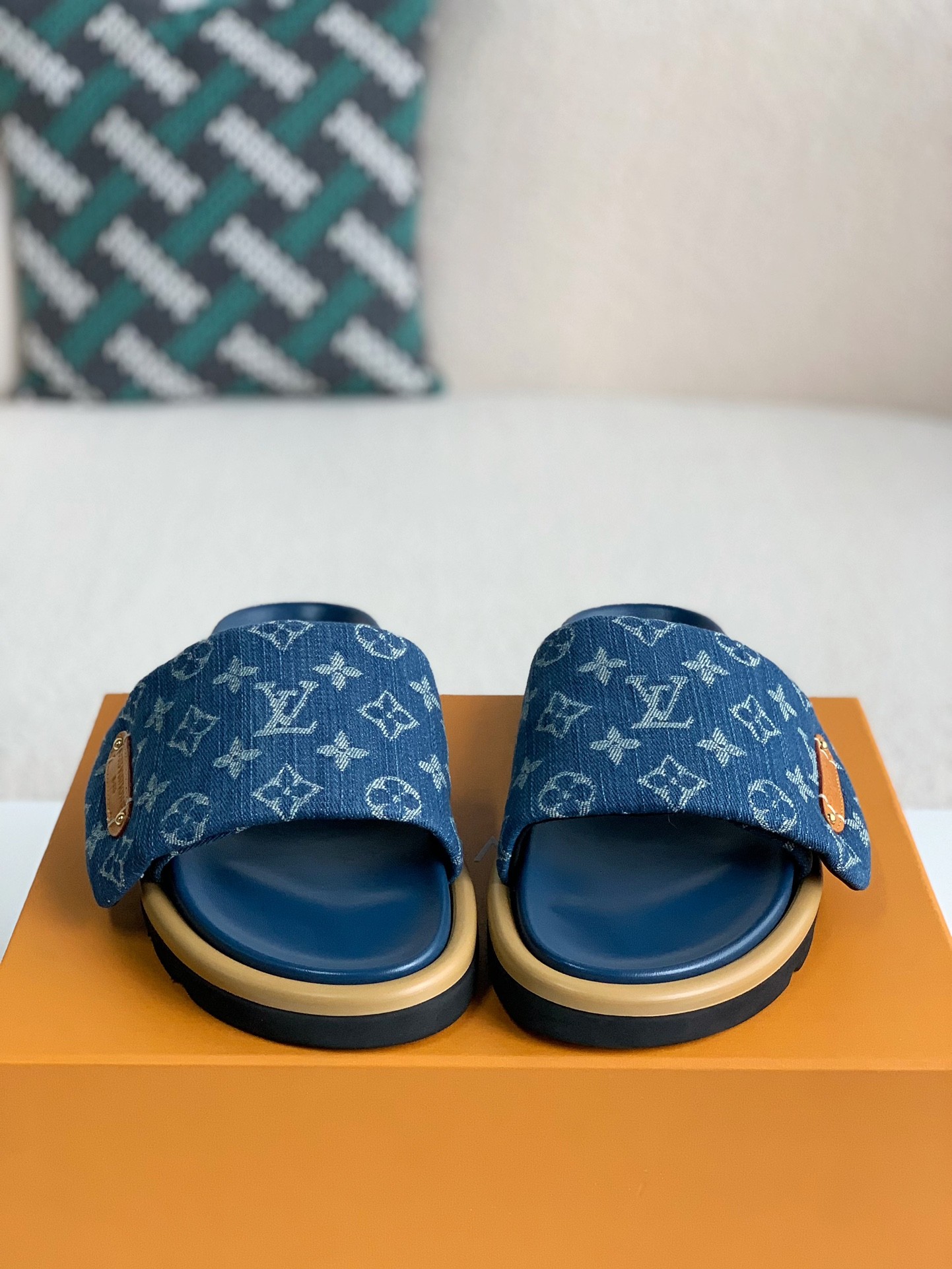 「#2434」LOUIS VUITTON SLIPPERS
