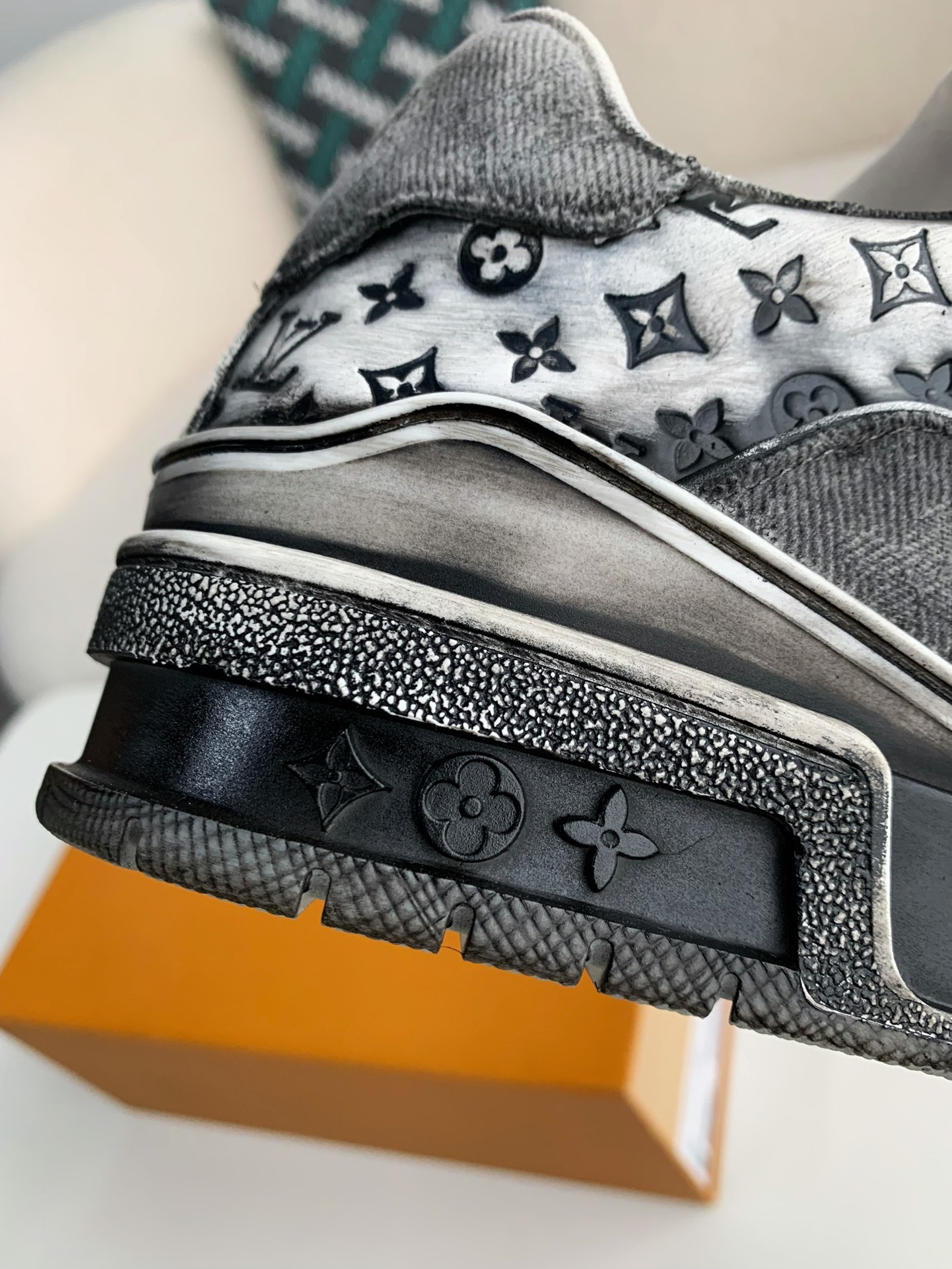 「#3320」 LOUIS VUITTON TRAINER SNEAKERS