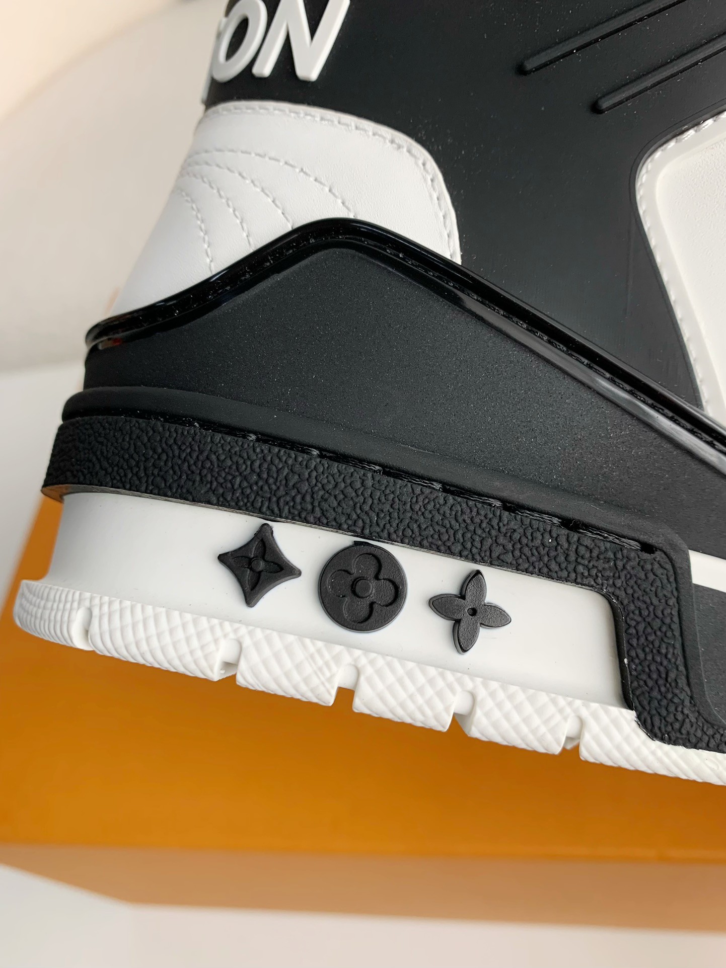 「#3195」LOUIS VUITTON TRAINER SNEAKERS
