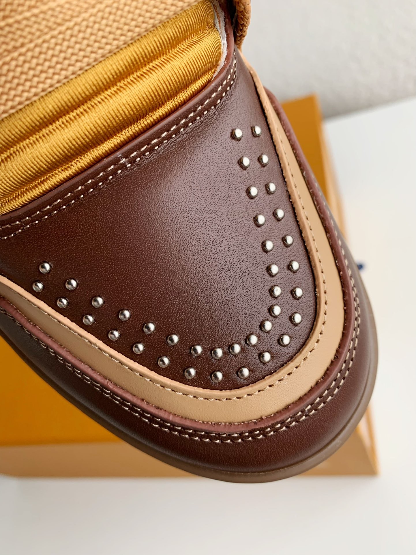 「#3309」 LOUIS VUITTON TRAINER SNEAKERS