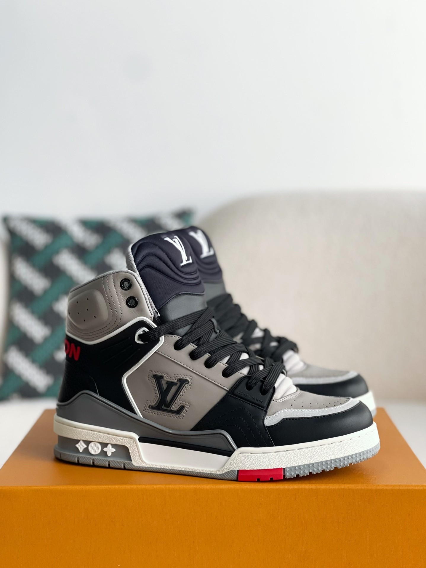 「#3918」LOUIS VUITTON TRAINER SNEAKERS