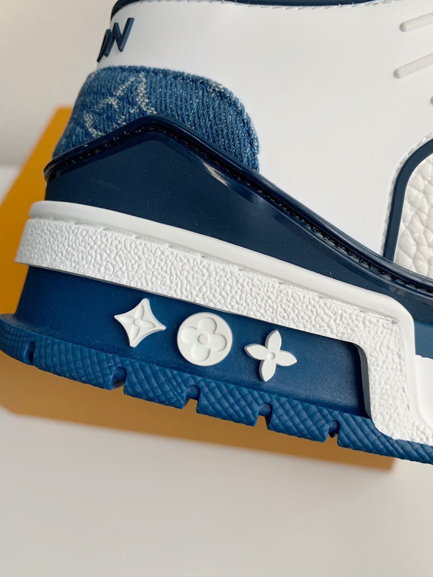 「#3048」LOUIS VUITTON SNEAKERS