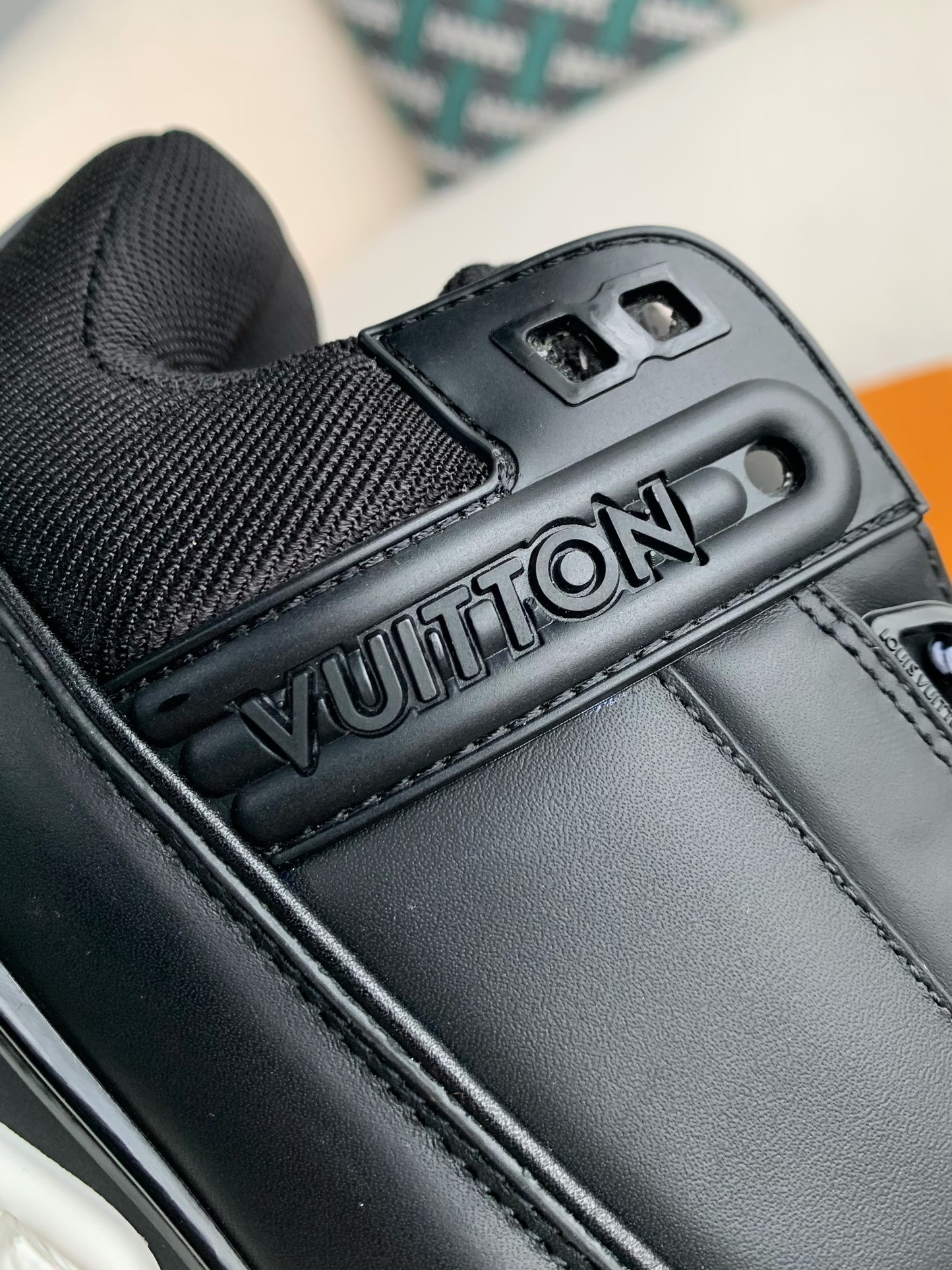 「#3338」 LOUIS VUITTON TRAINER Maxi SNEAKERS