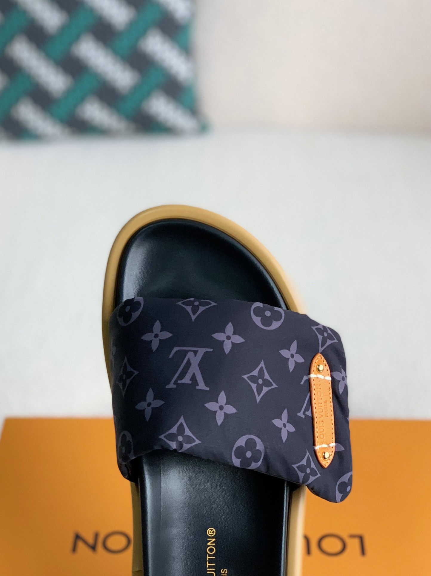 「#2435」LOUIS VUITTON SLIPPERS