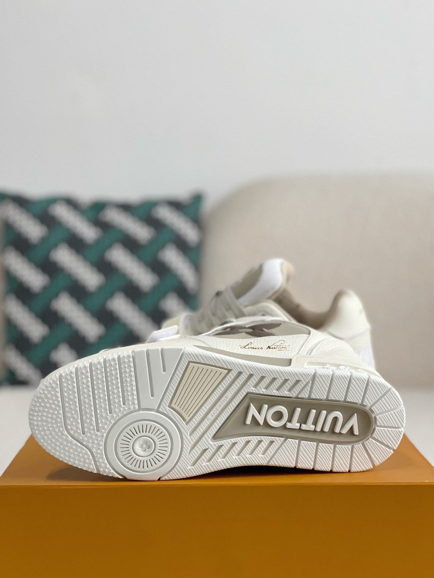 「#3343」 LOUIS VUITTON TRAINER SNEAKERS