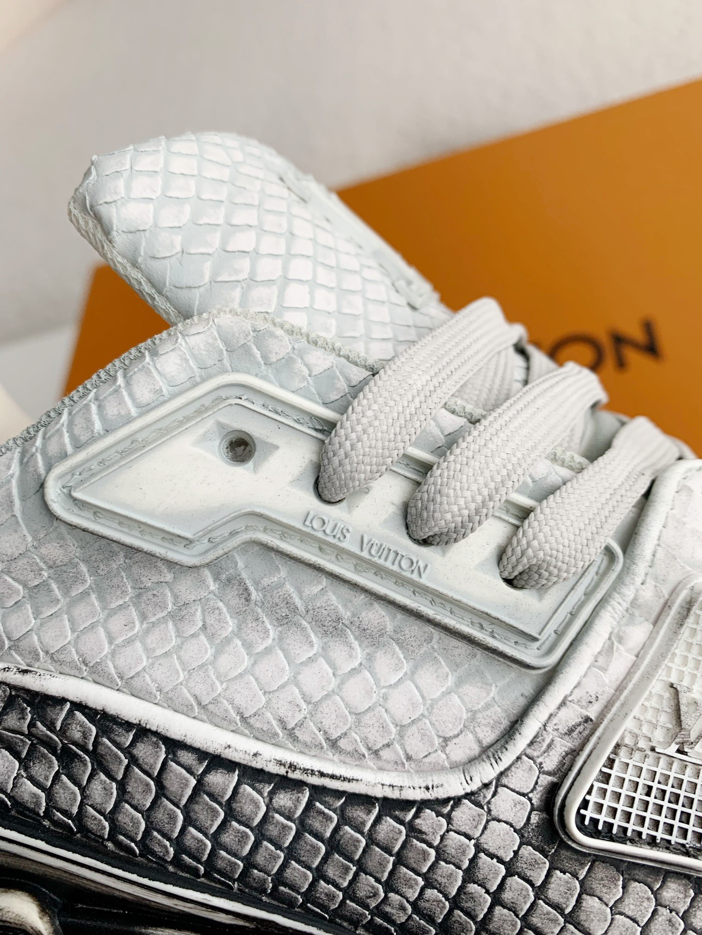 「#3315」 LOUIS VUITTON TRAINER SNEAKERS