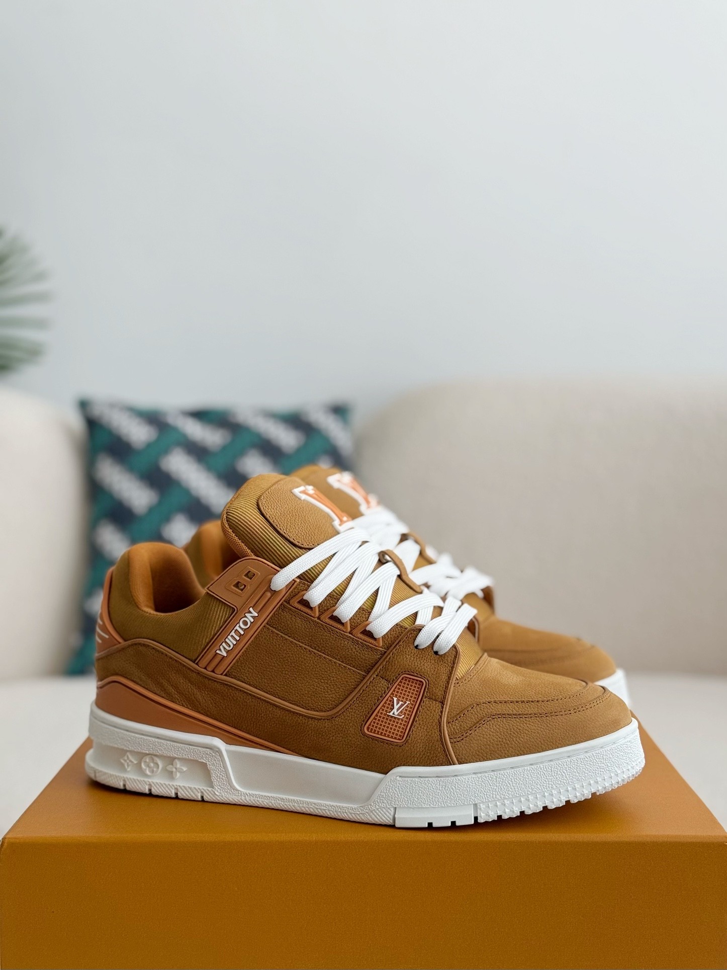 「#3756」 LOUIS VUITTON TRAINER SNEAKERS
