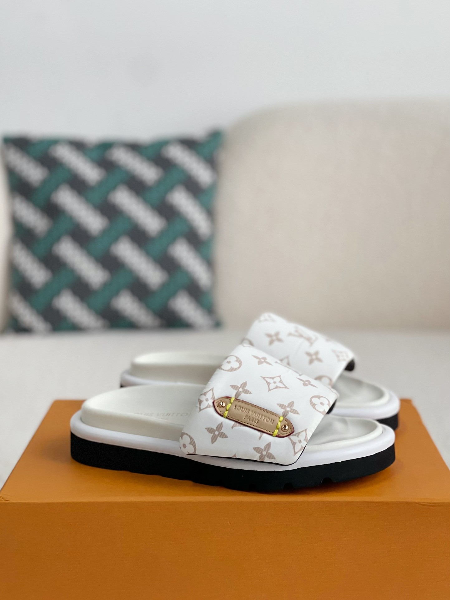 「#2998」LOUIS VUITTON SLIPPERS