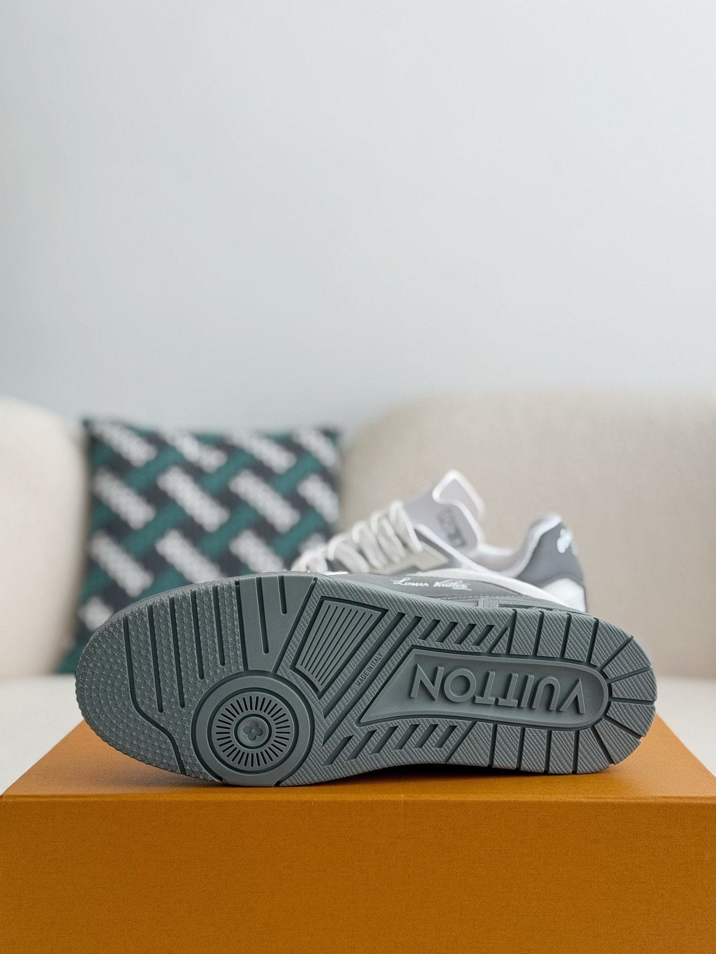 「#3836」 LOUIS VUITTON TRAINER CUP SNEAKERS