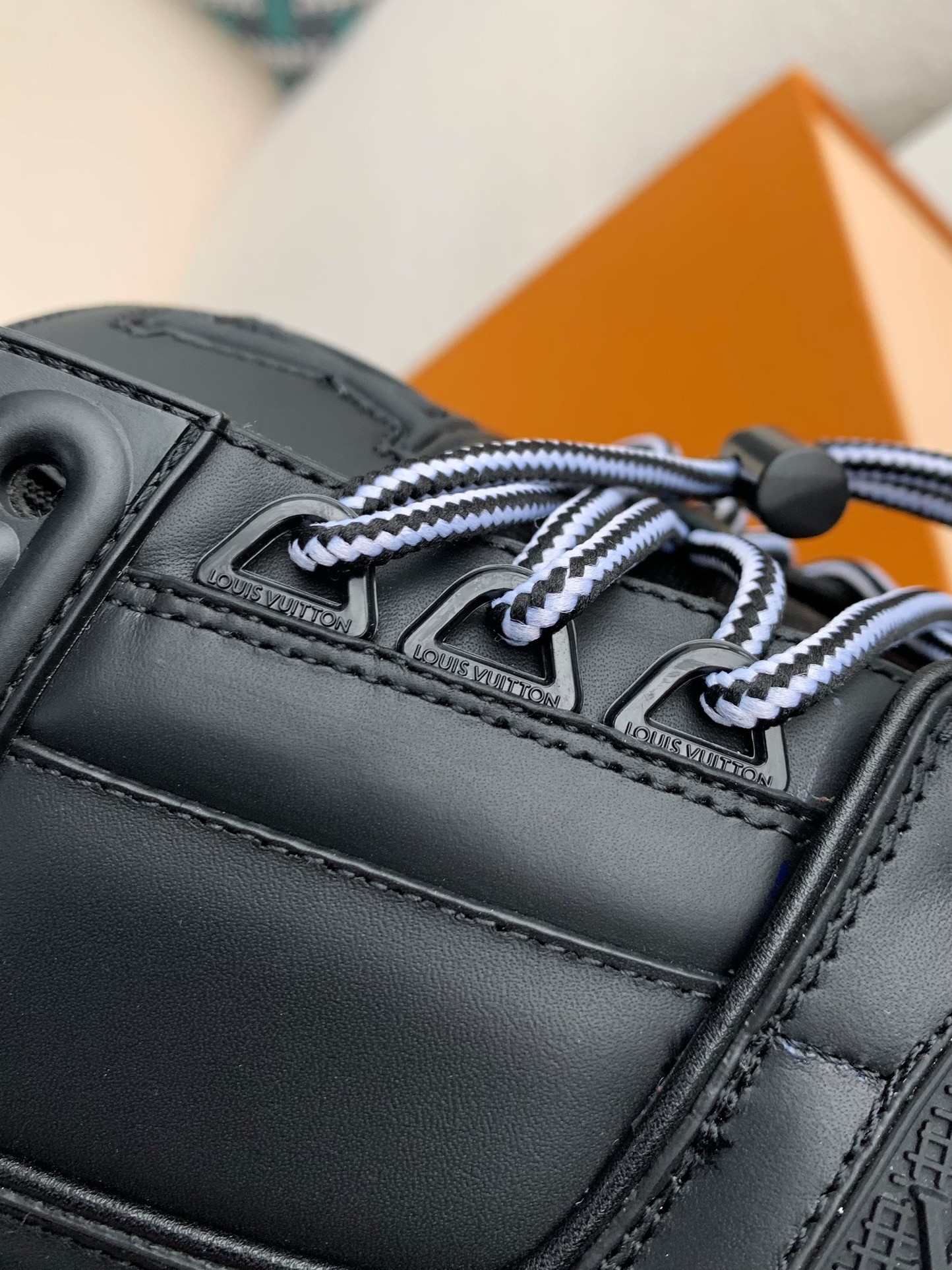 「#3338」 LOUIS VUITTON TRAINER Maxi SNEAKERS