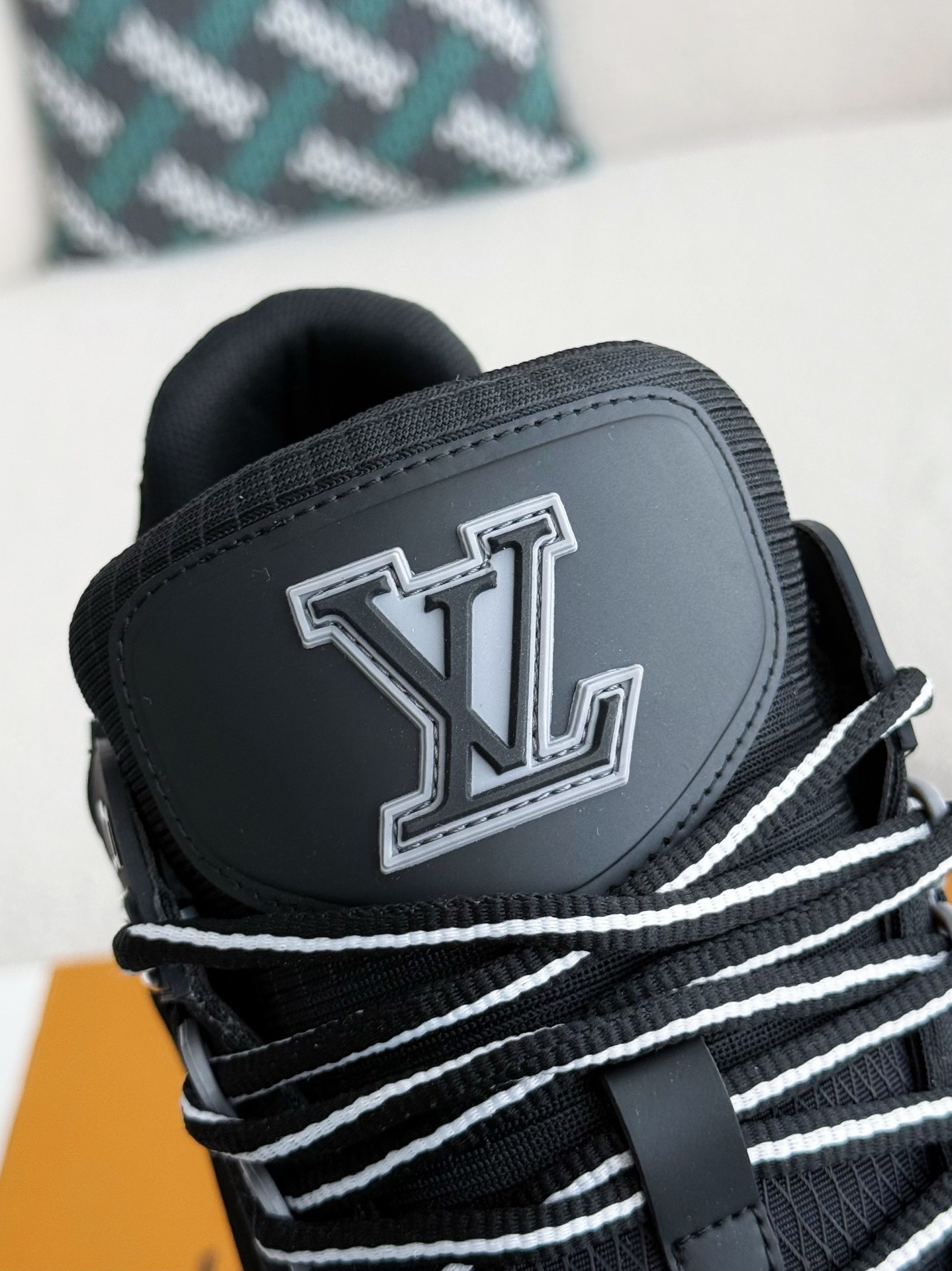 LOUIS VUITTON TRAINER SNEAKERS