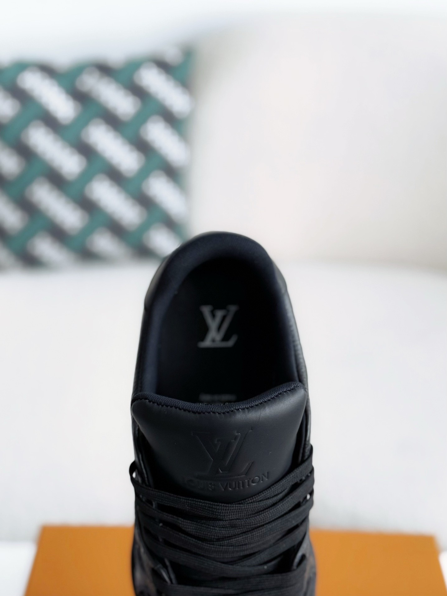 「#3854」 LOUIS VUITTON TRAINER SNEAKERS