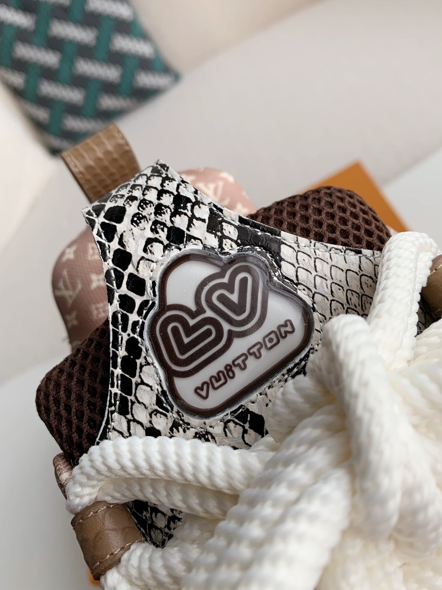 「#1977」LOUIS VUITTON NEW SKATE