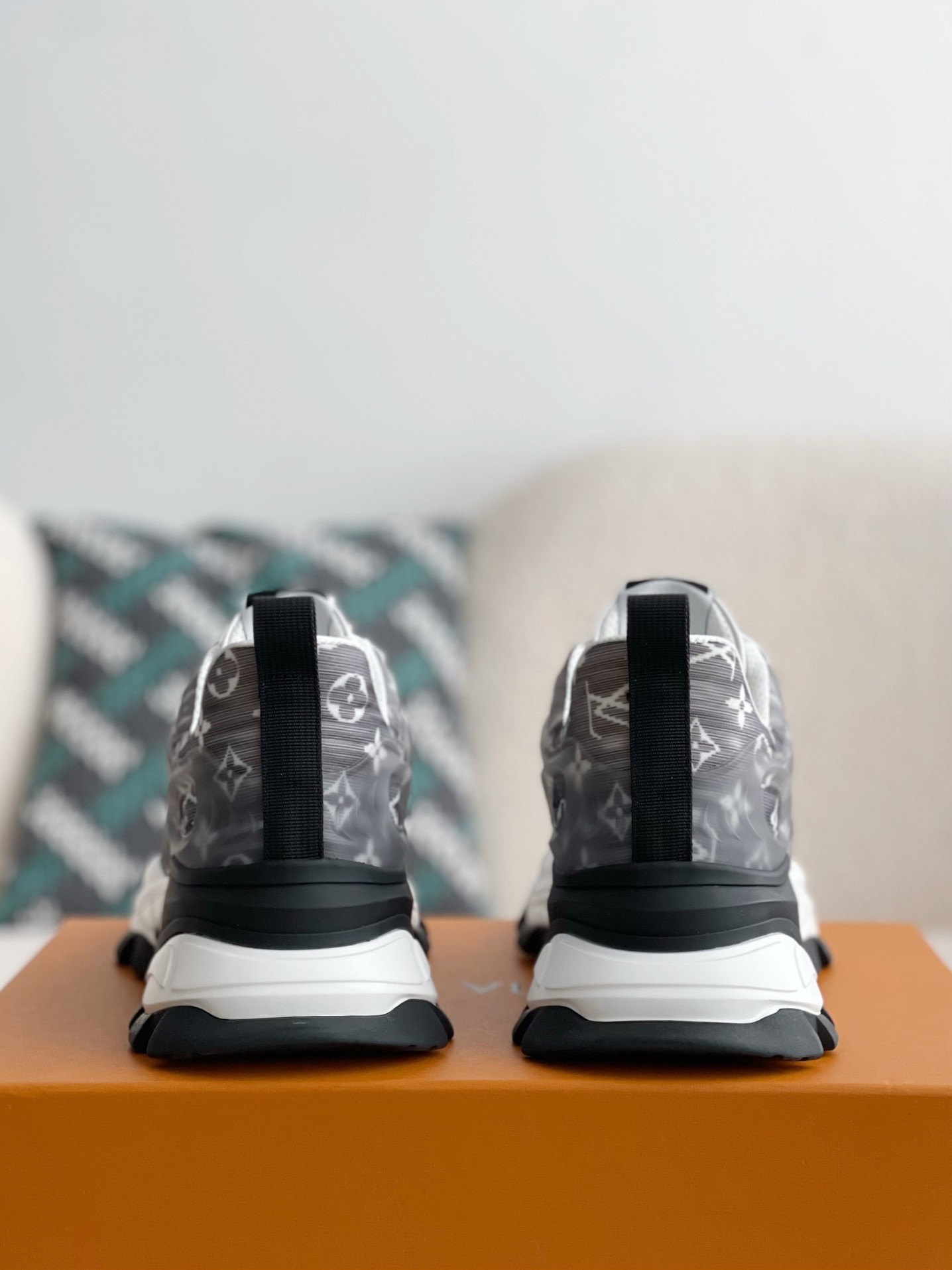 「#3690」LOUIS VUITTON CASUAL SNEAKERS