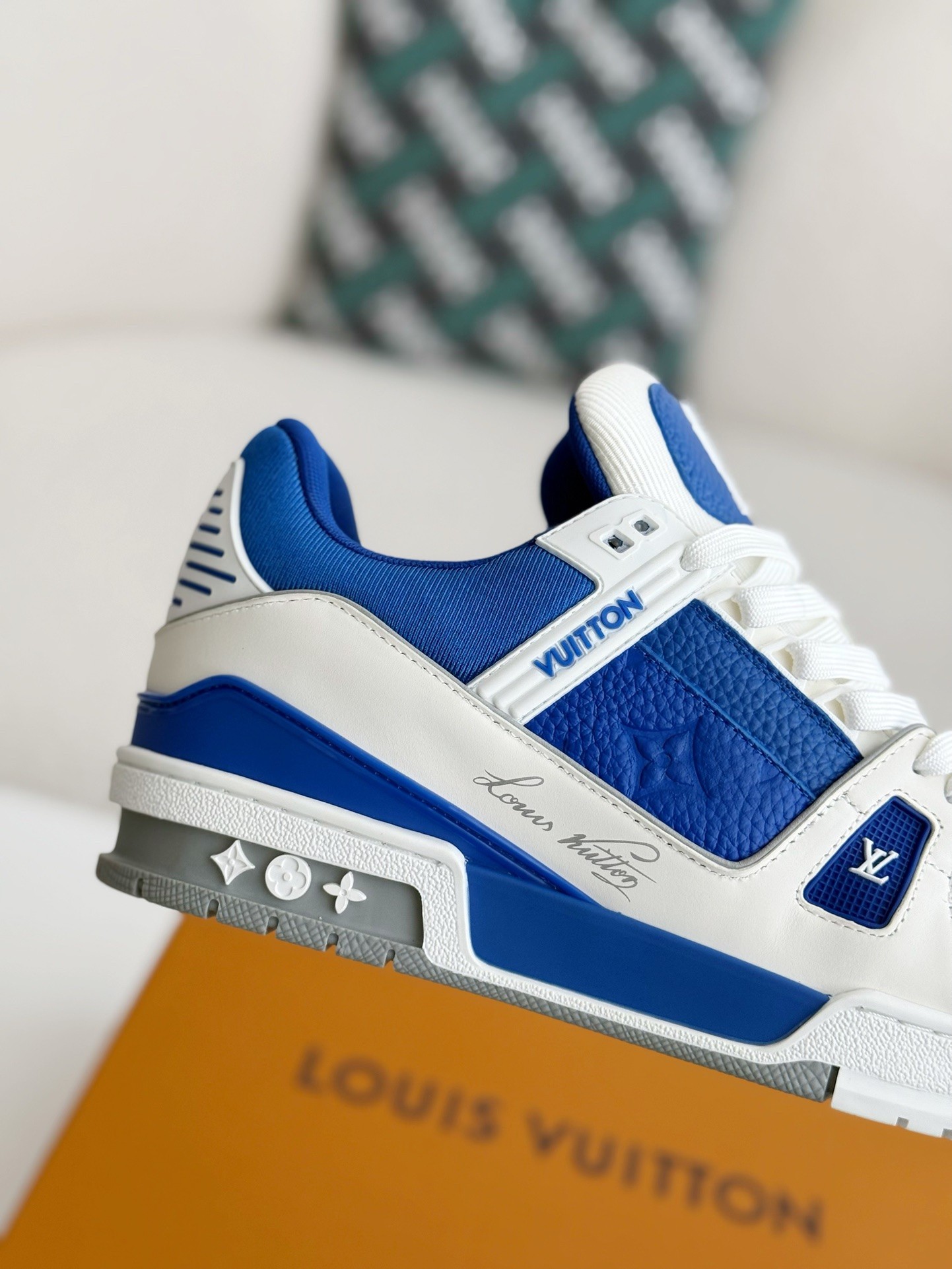 LOUIS VUITTON TRAINER SNEAKERS