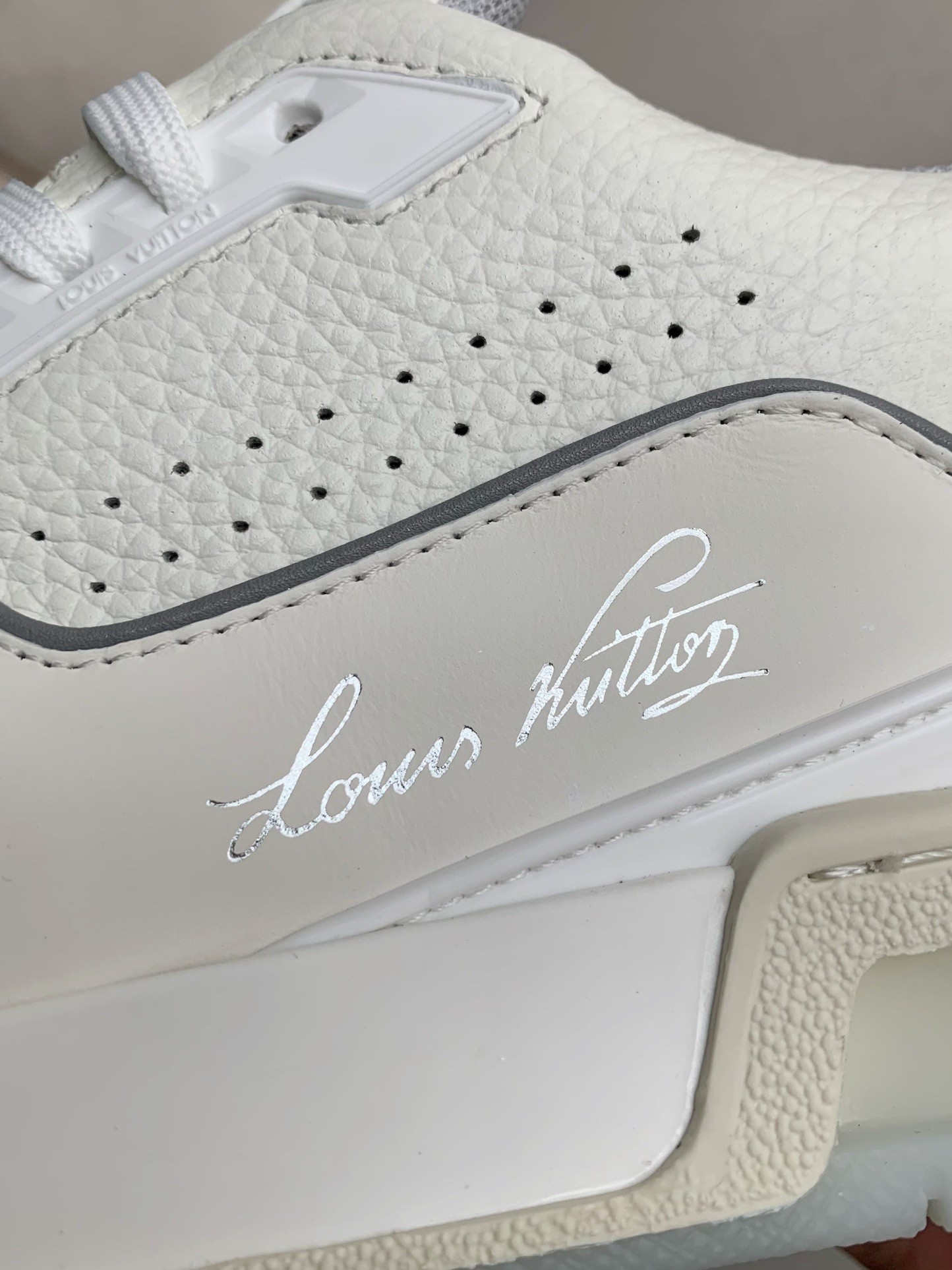 LOUIS VUITTON TRAINER  Sneakers