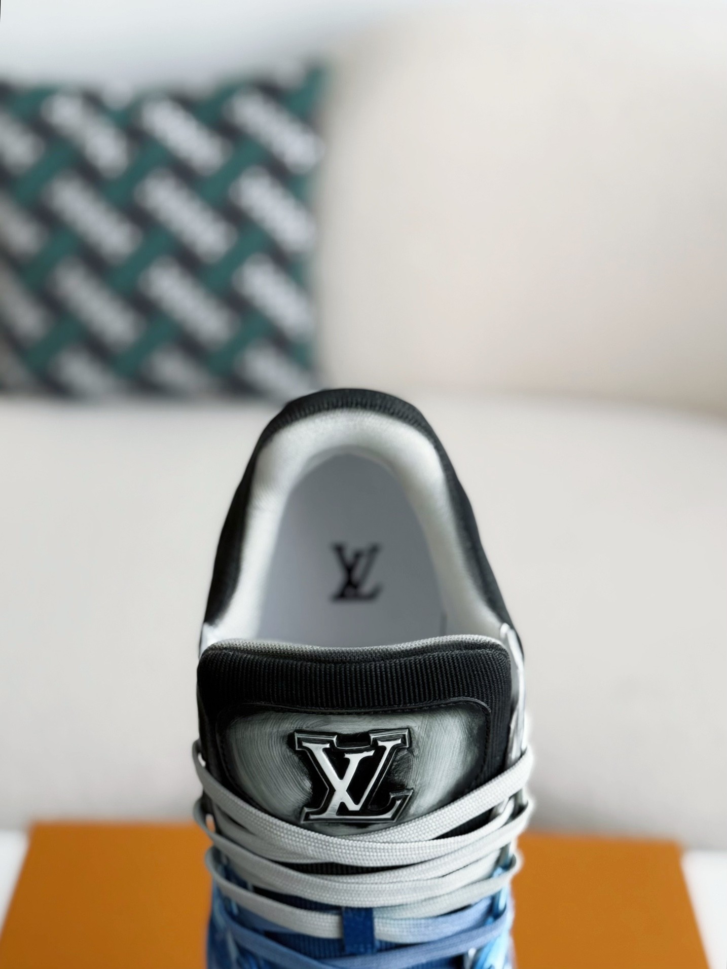 LOUIS VUITTON TRAINER SNEAKERS