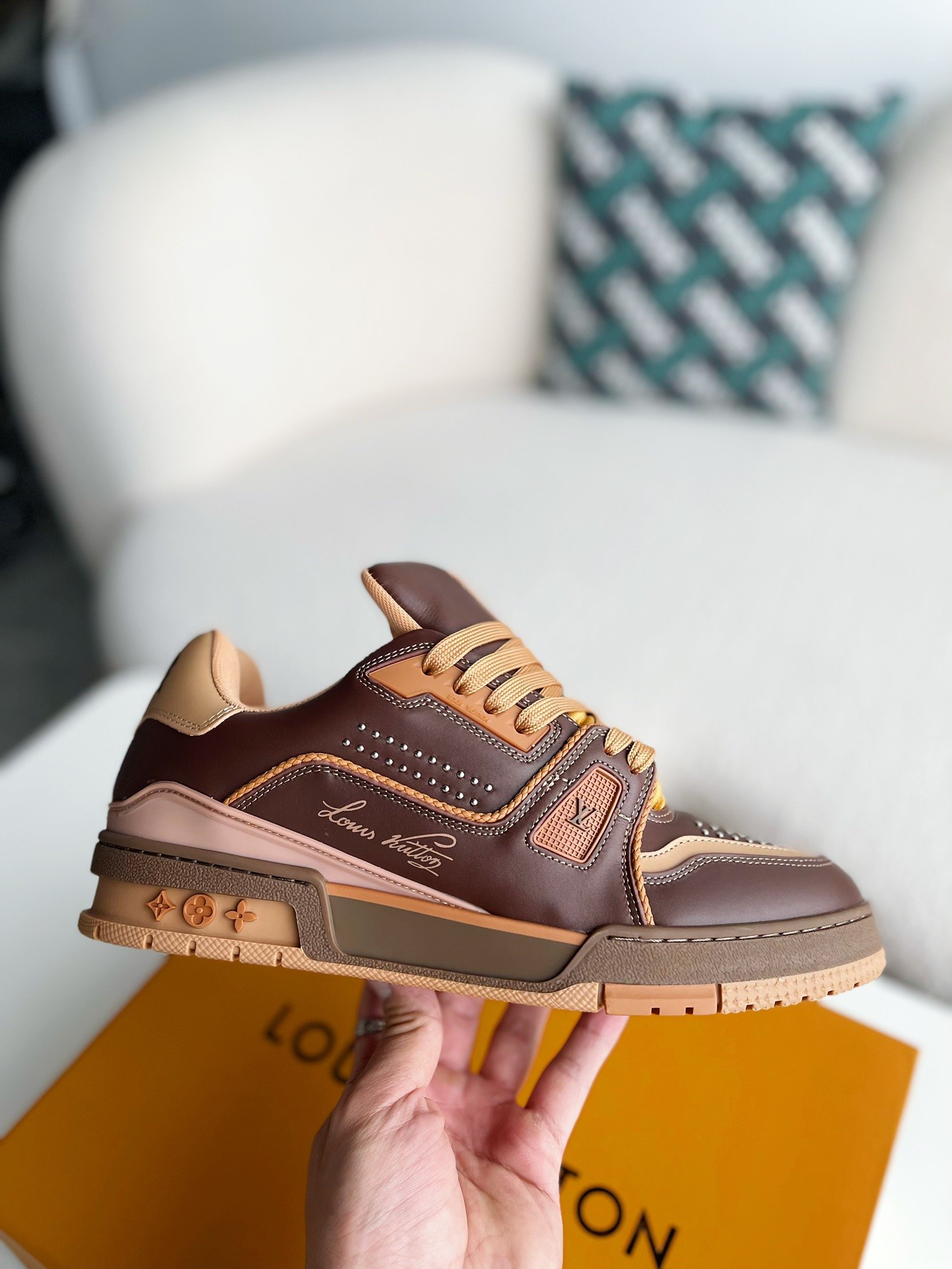 「#3309」 LOUIS VUITTON TRAINER SNEAKERS