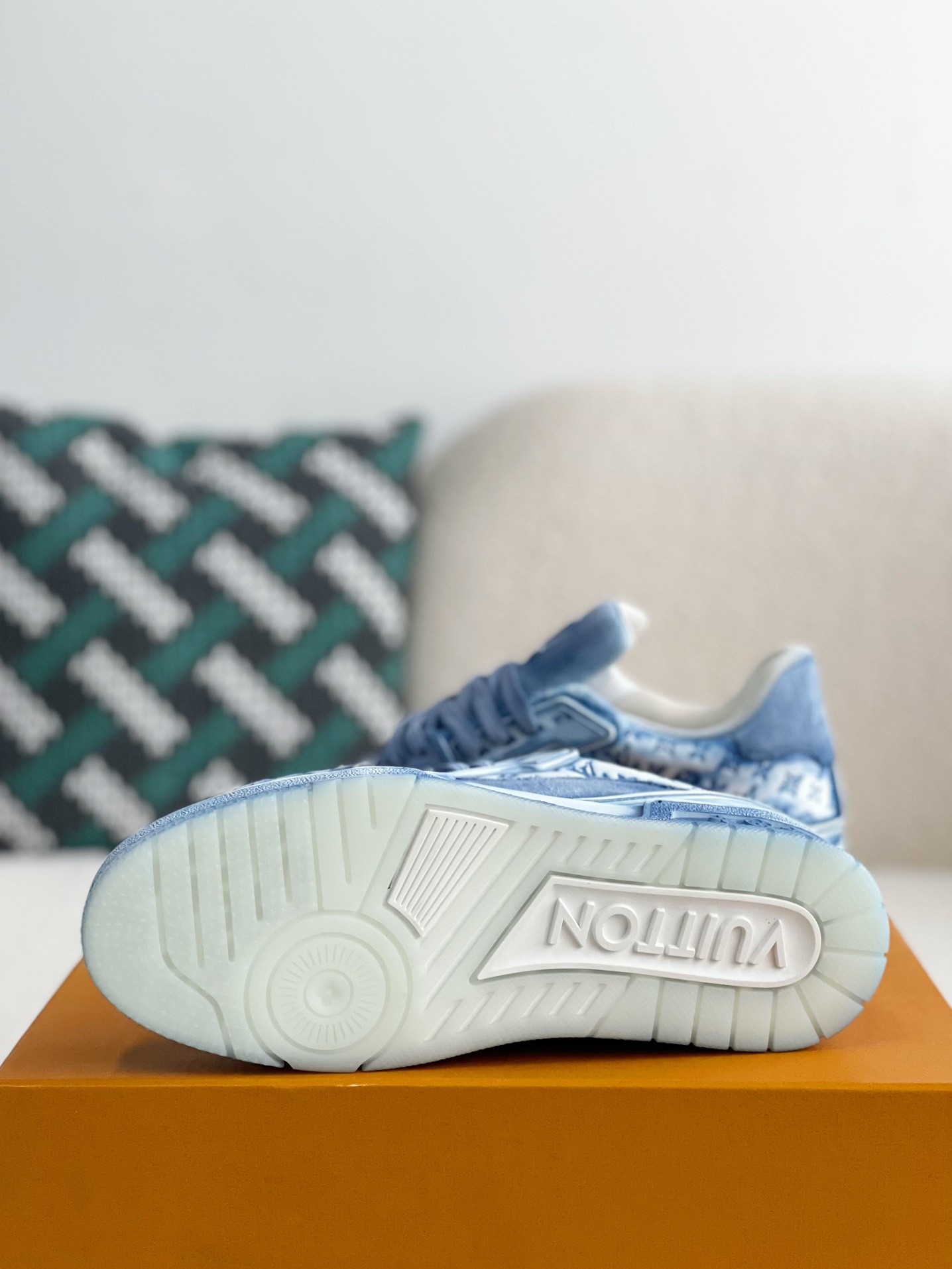 「#3318」 LOUIS VUITTON TRAINER SNEAKERS