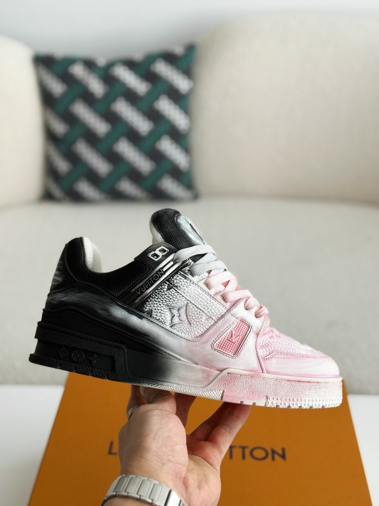 LOUIS VUITTON TRAINER SNEAKERS