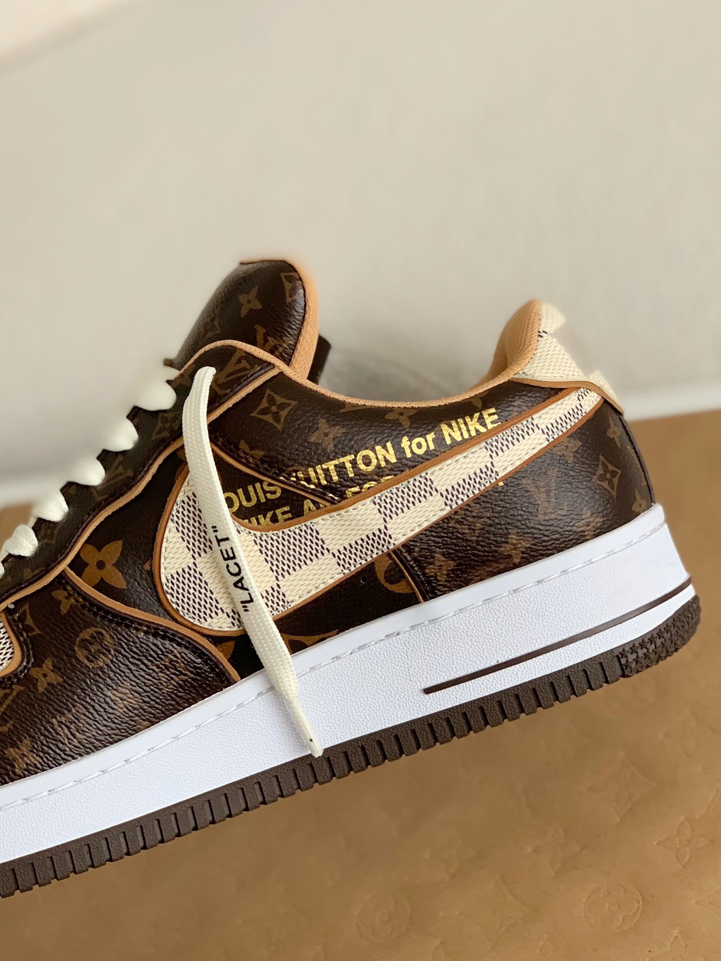 LOUIS VUITTON × NIKE AIR FORCE 1 Sneaker