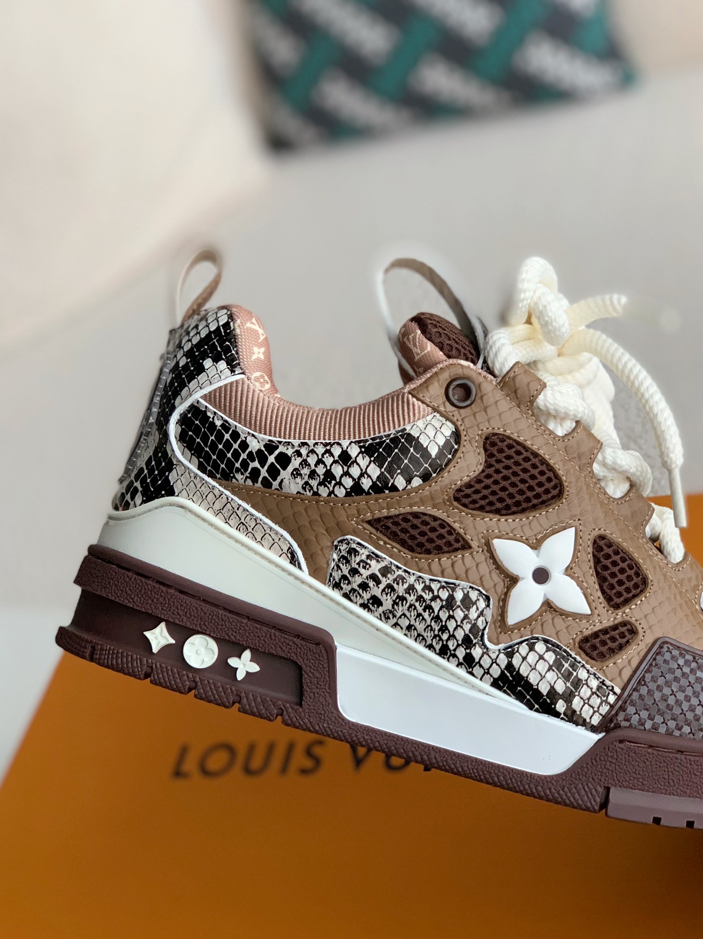 「#1977」LOUIS VUITTON NEW SKATE
