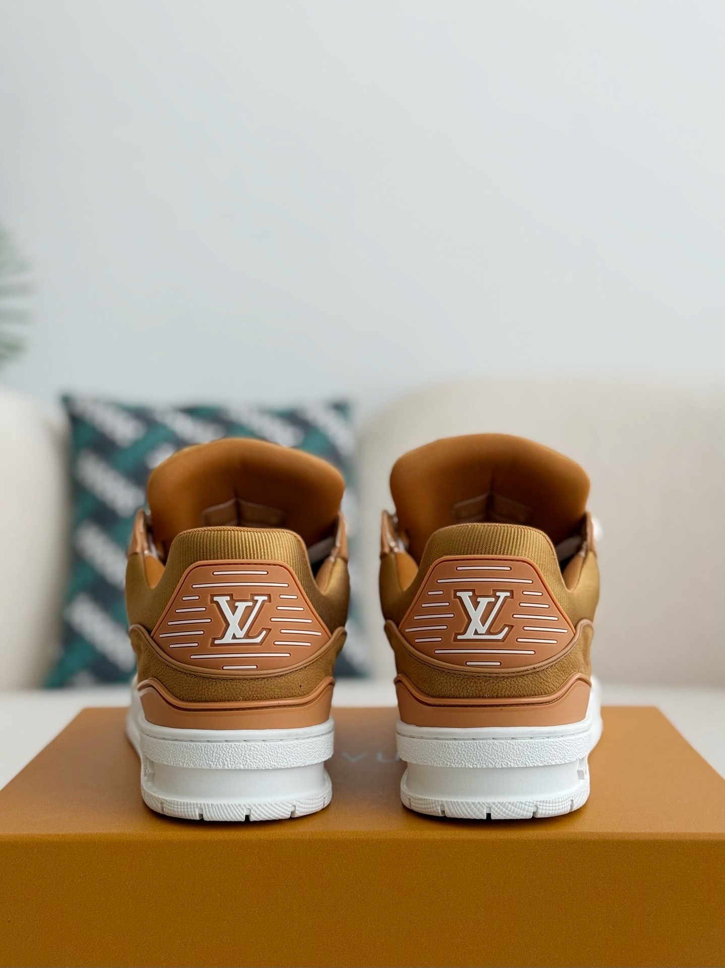 「#3756」 LOUIS VUITTON TRAINER SNEAKERS