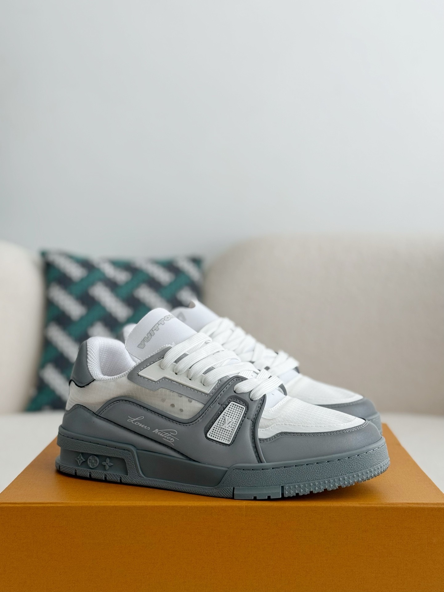「#3836」 LOUIS VUITTON TRAINER CUP SNEAKERS
