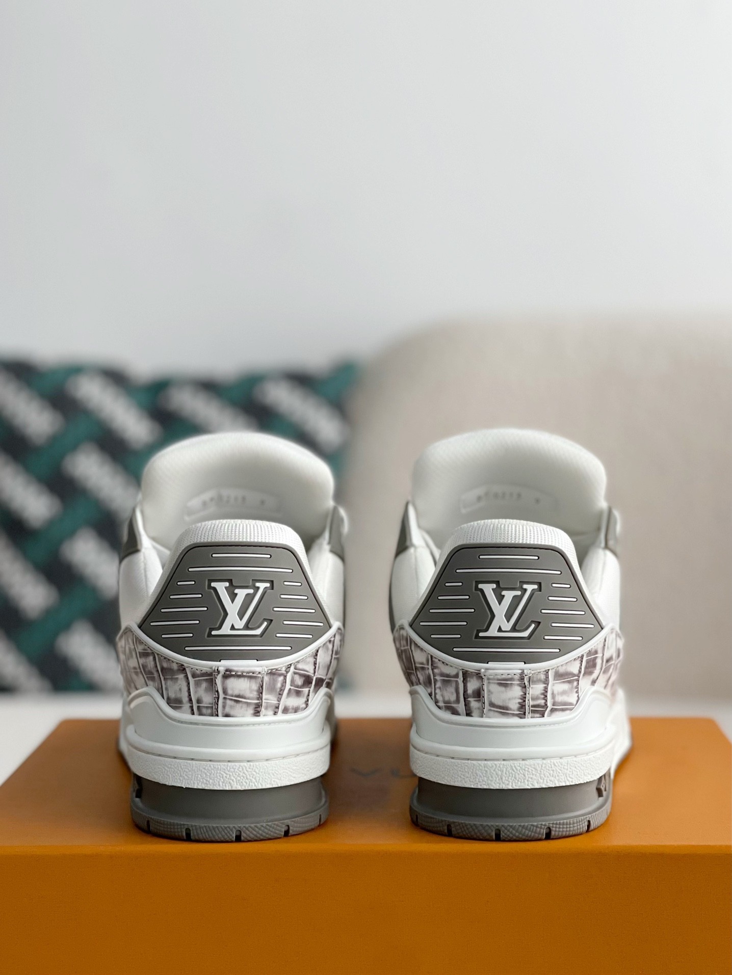 「#3368」 LOUIS VUITTON TRAINER SNEAKERS