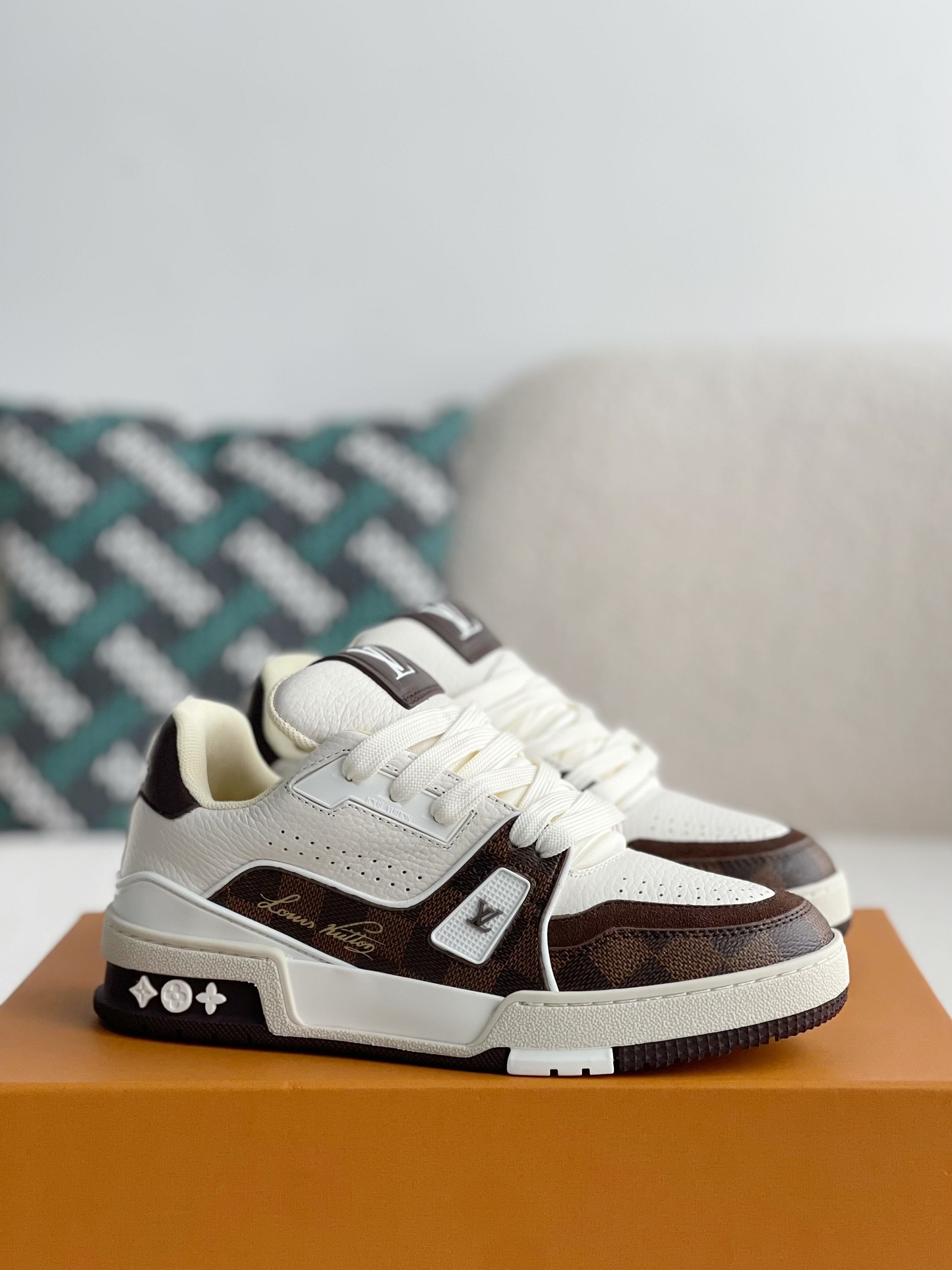 「#3385」 LOUIS VUITTON TRAINER SNEAKERS