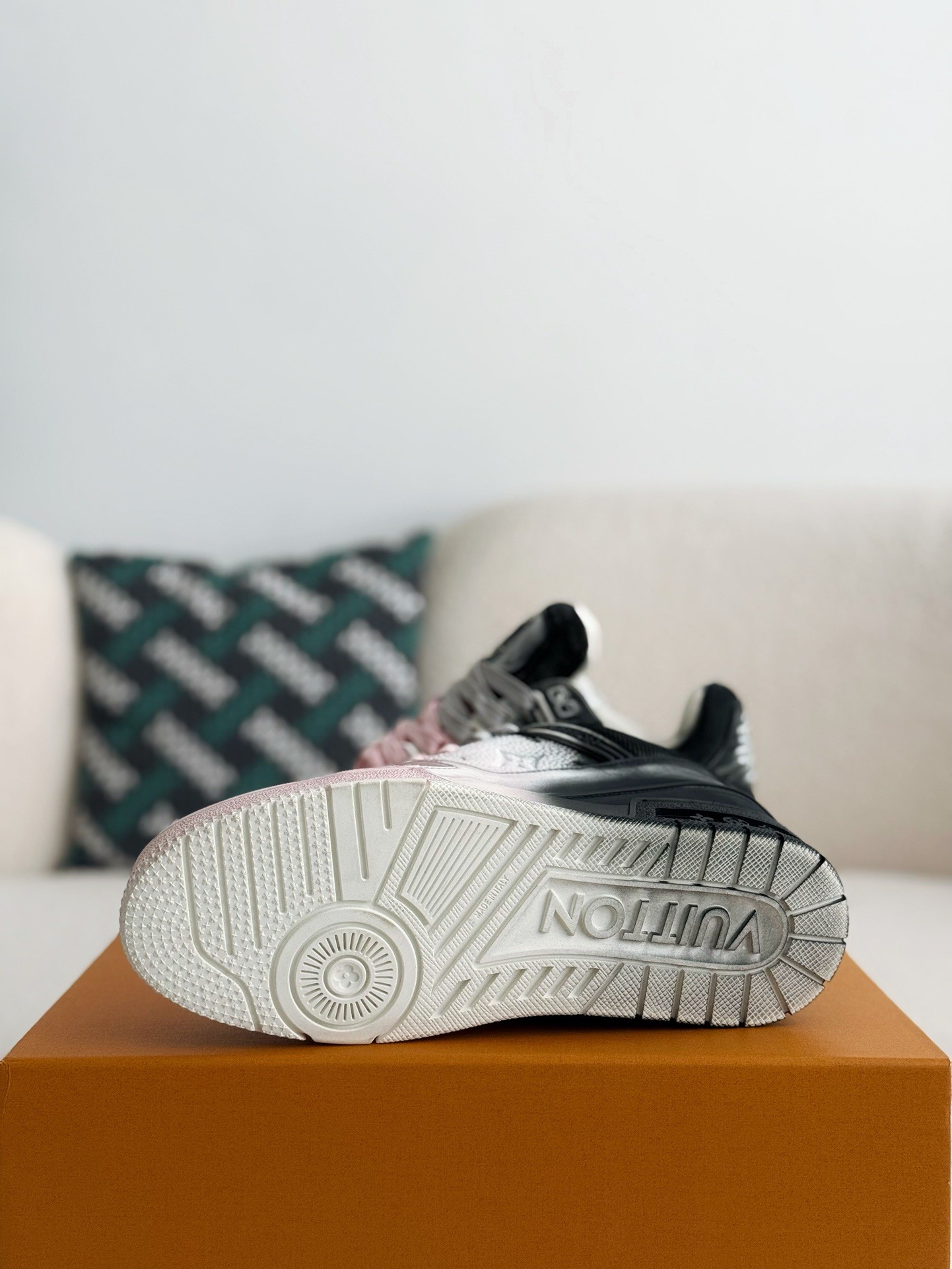 LOUIS VUITTON TRAINER SNEAKERS