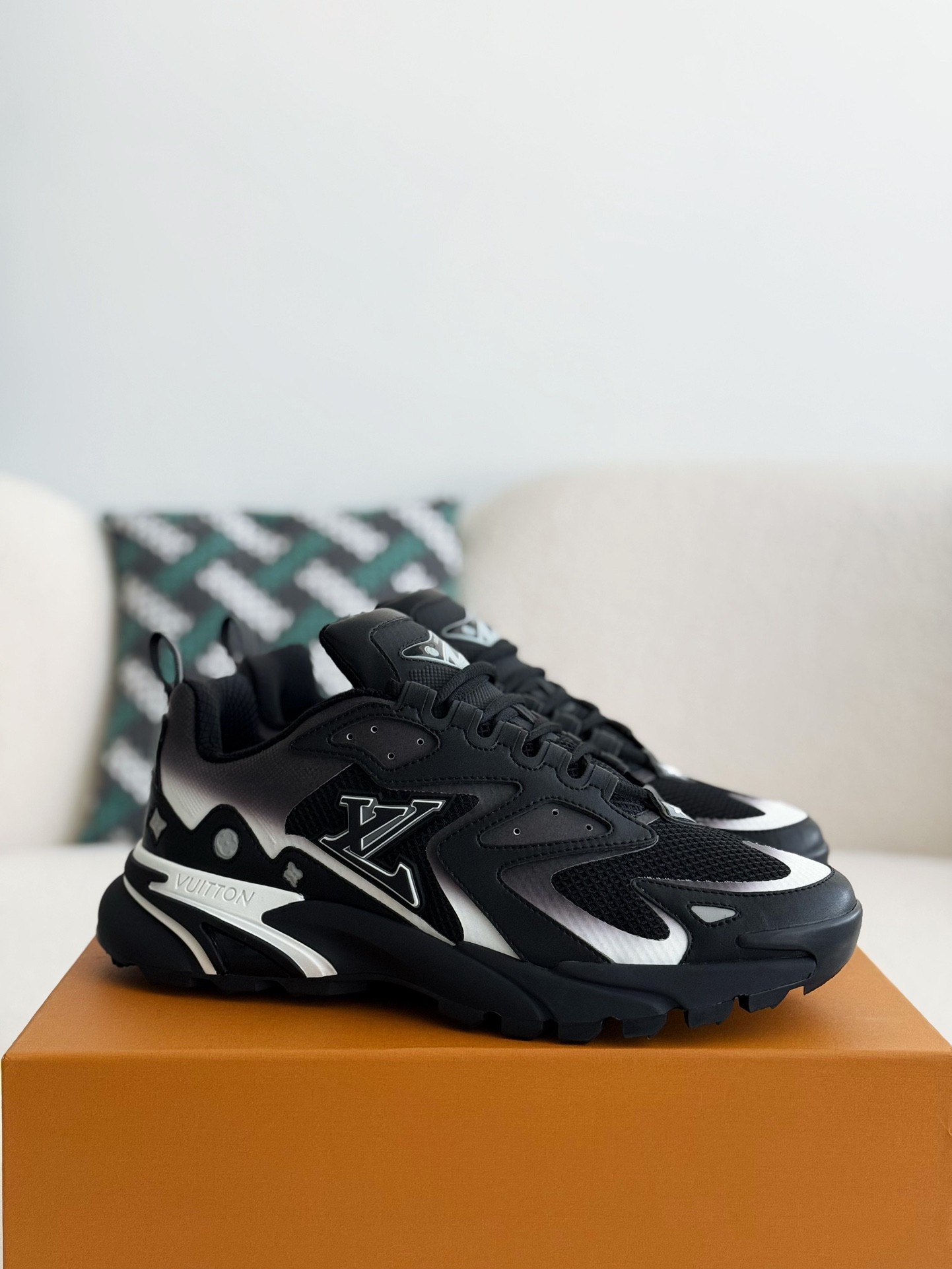 「#3695」LOUIS VUITTON CASUAL SNEAKERS