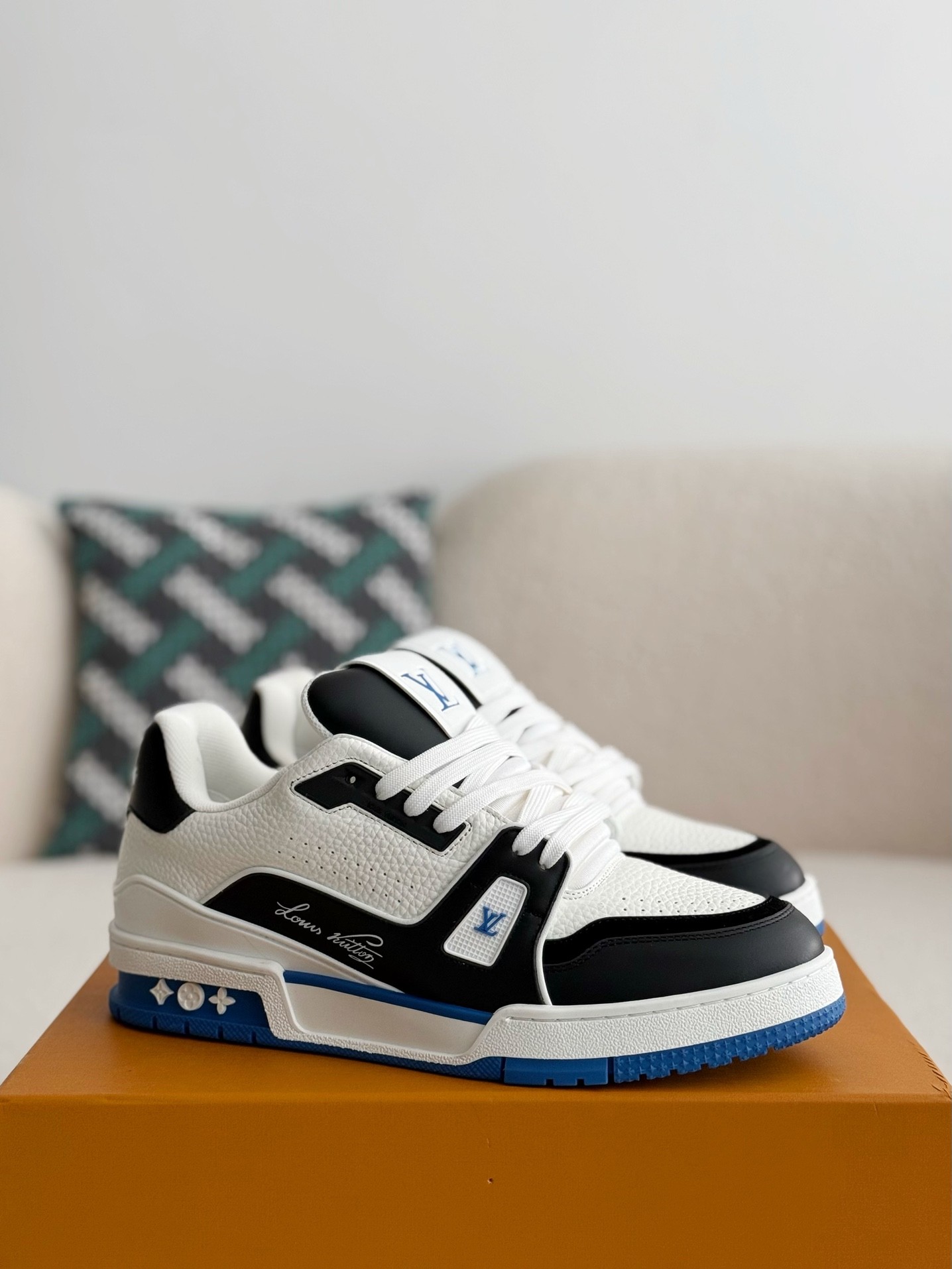 「#3720」LOUIS VUITTON TRAINER SNEAKERS