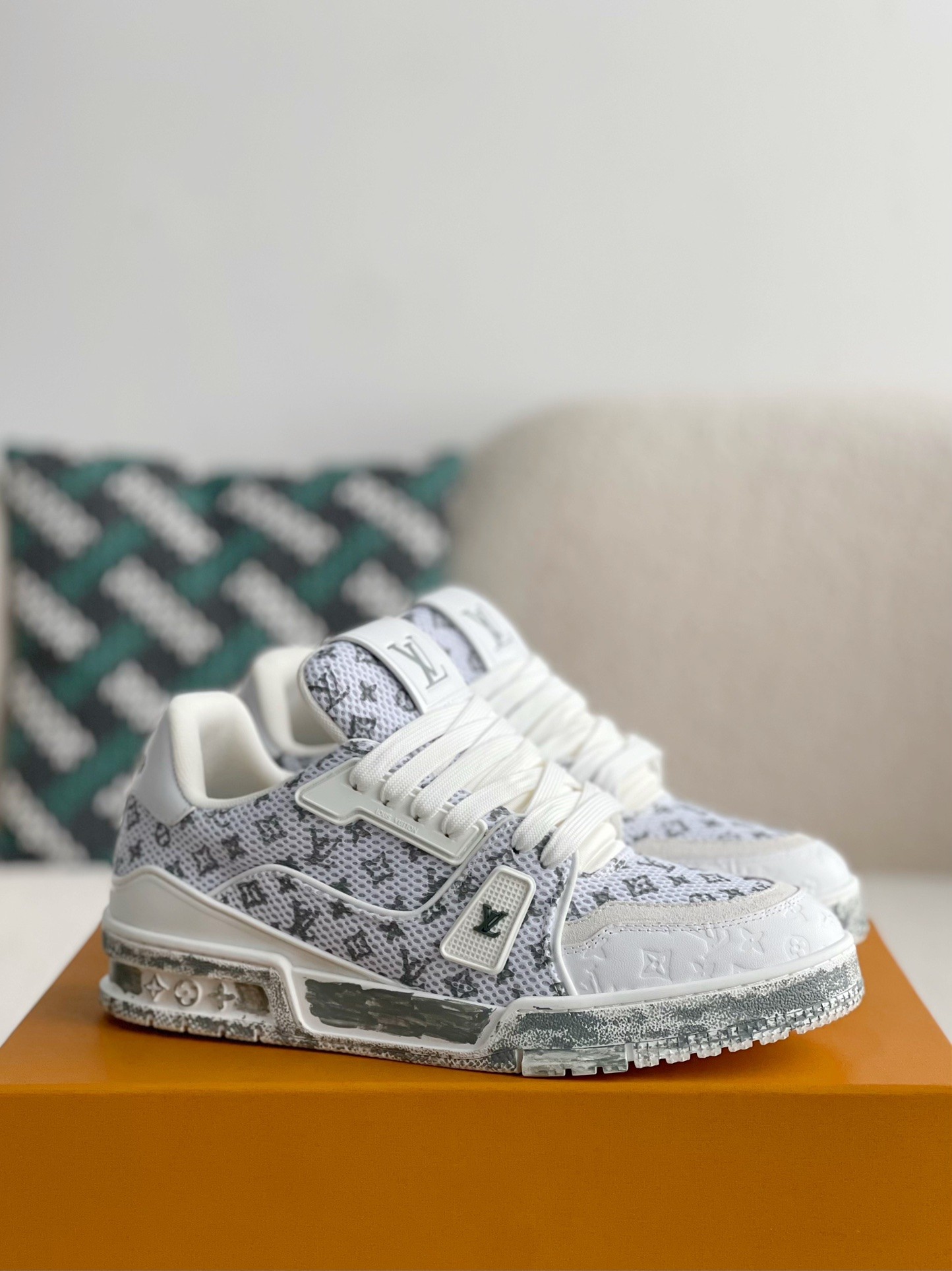 「#3369」 LOUIS VUITTON TRAINER SNEAKERS