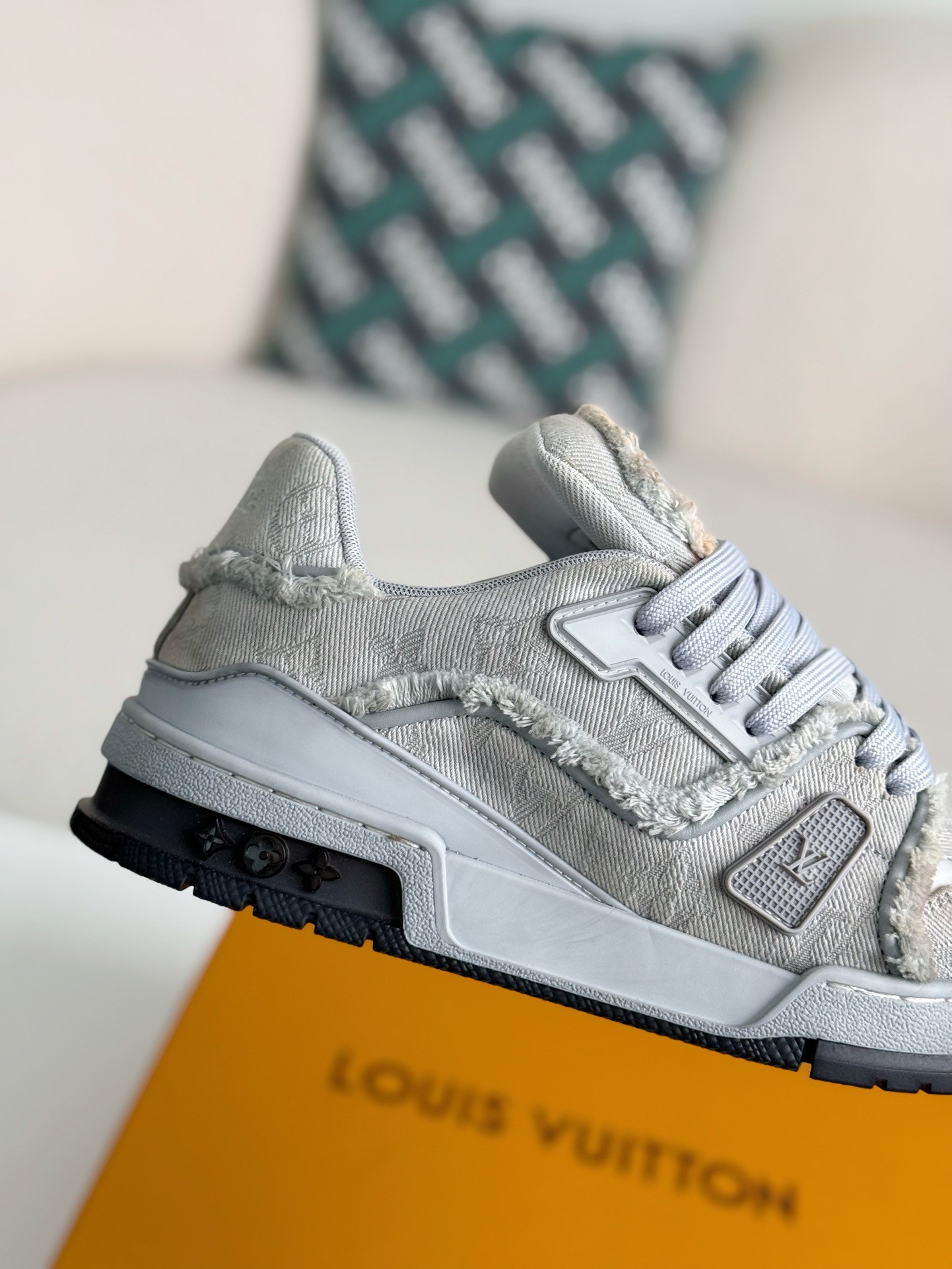 LOUIS VUITTON TRAINER SNEAKERS