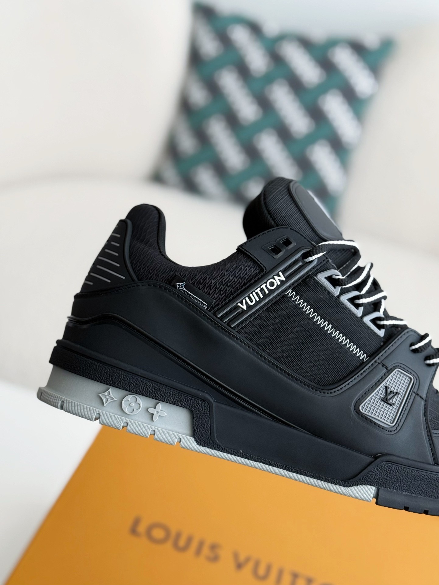 LOUIS VUITTON TRAINER SNEAKERS