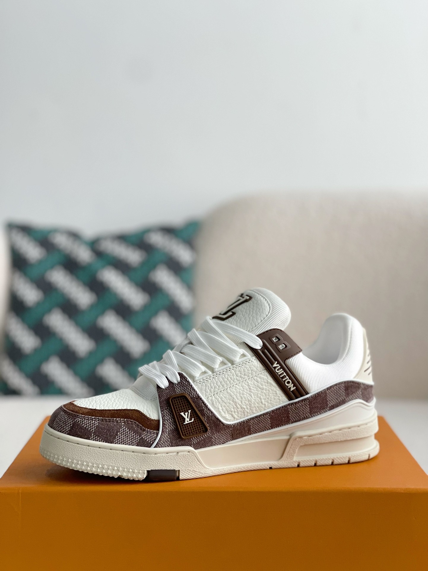 「#3135」 LOUIS VUITTON TRAINER SNEAKERS