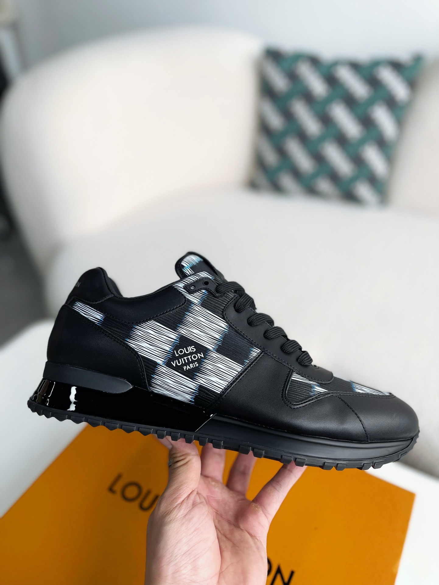 「#3028」Louis Vuitton Run Away Sneakers