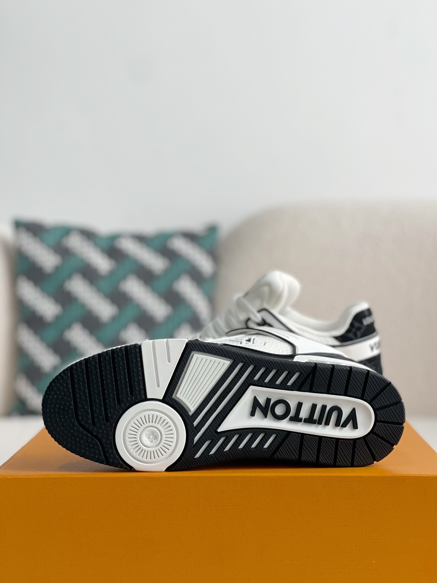 「#3049」LOUIS VUITTON SNEAKERS