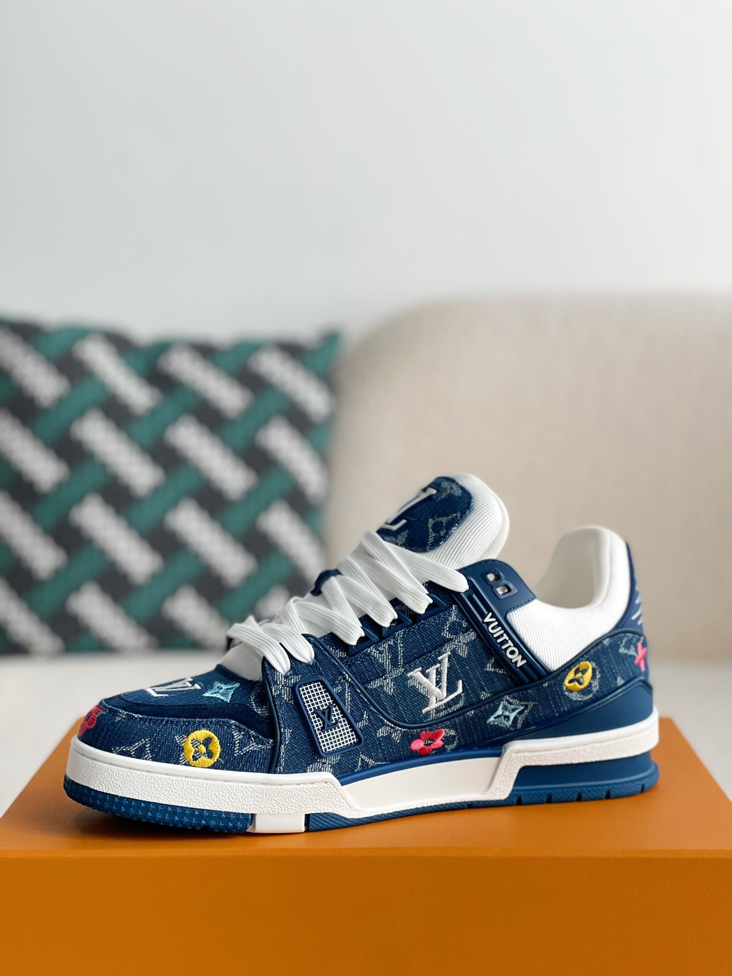 「#3239」 LOUIS VUITTON TRAINER SNEAKERS
