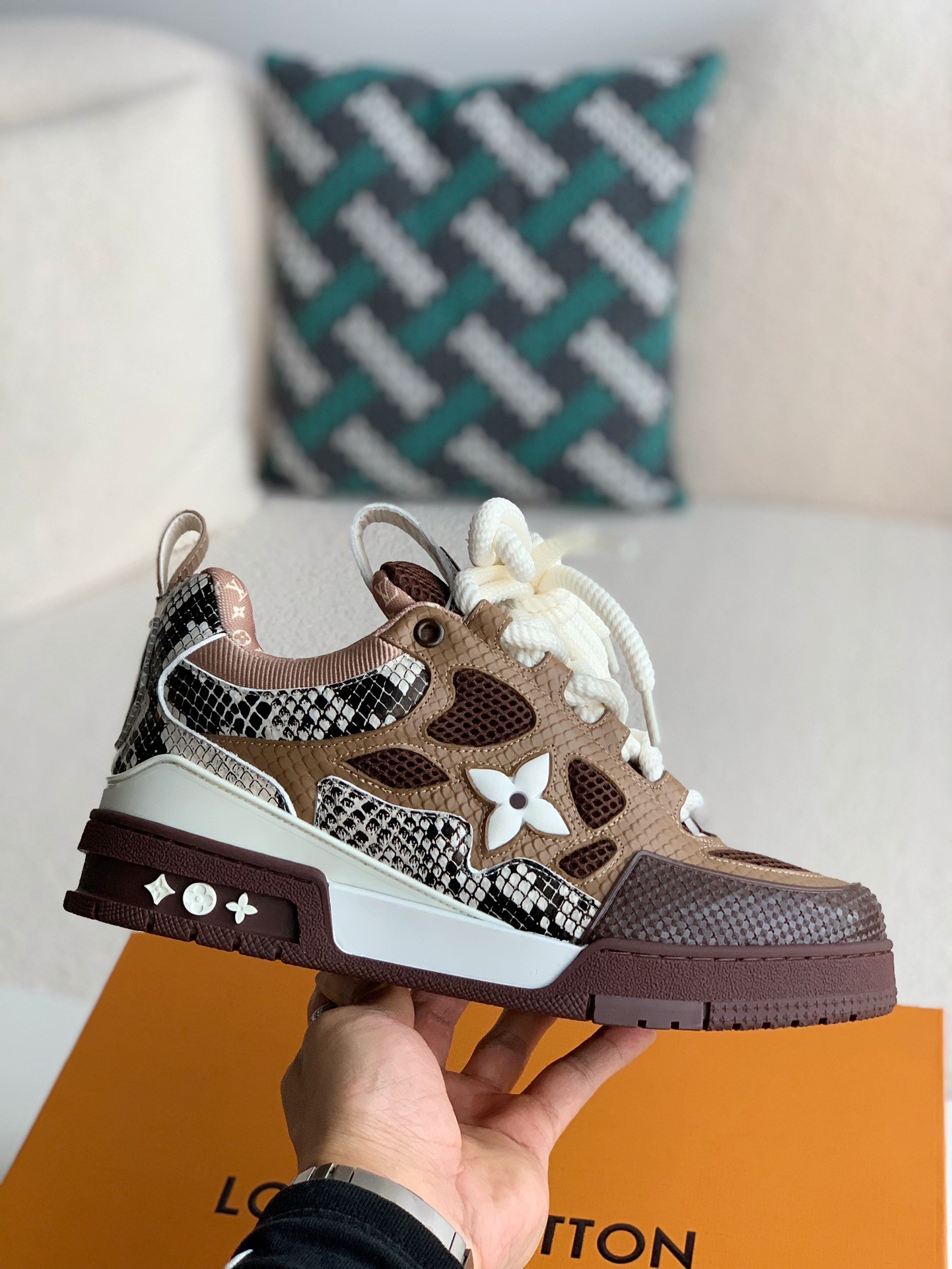 「#1977」LOUIS VUITTON NEW SKATE