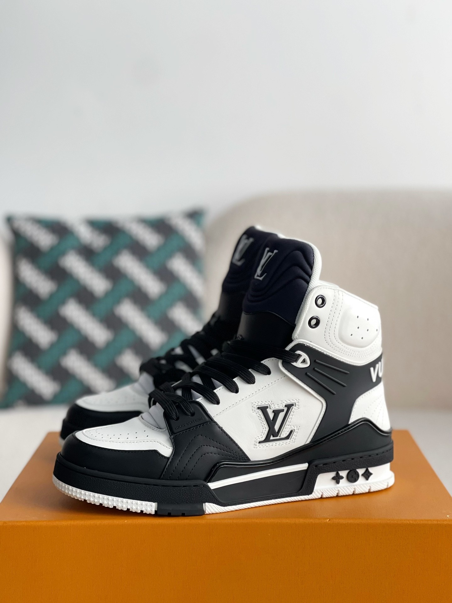 「#3195」LOUIS VUITTON TRAINER SNEAKERS