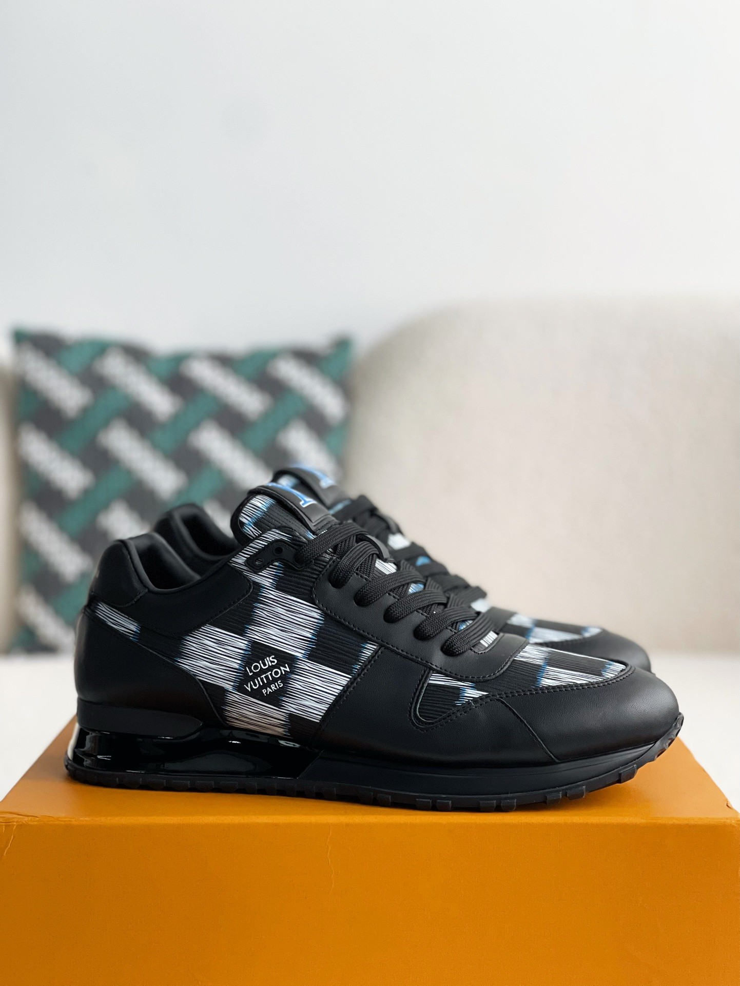 「#3028」Louis Vuitton Run Away Sneakers